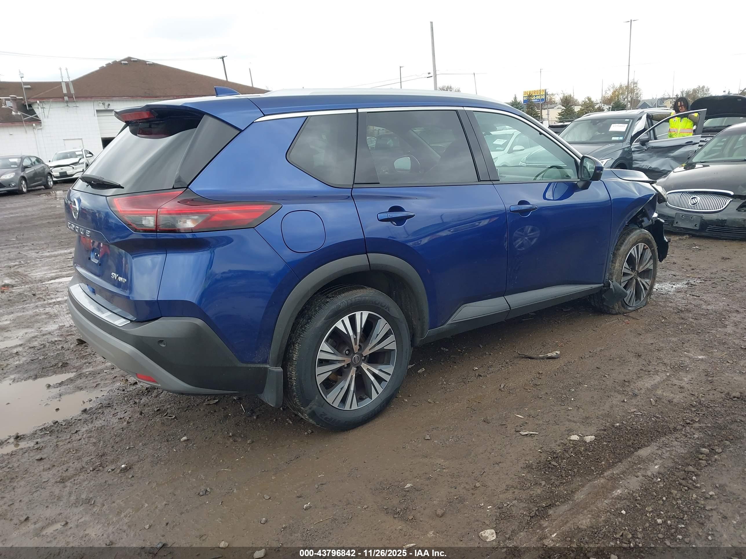 NISSAN ROGUE image 4