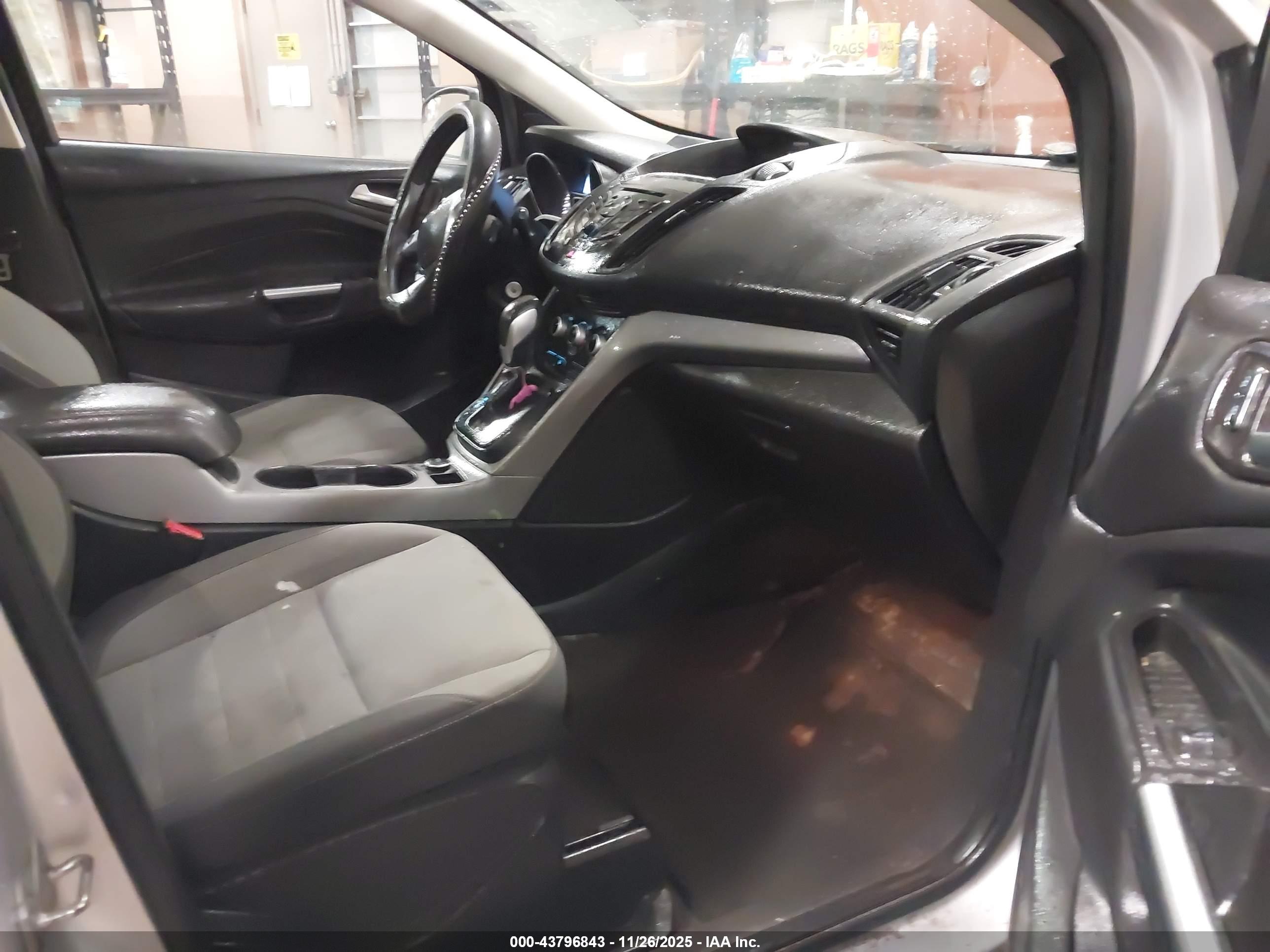 FORD ESCAPE image 5