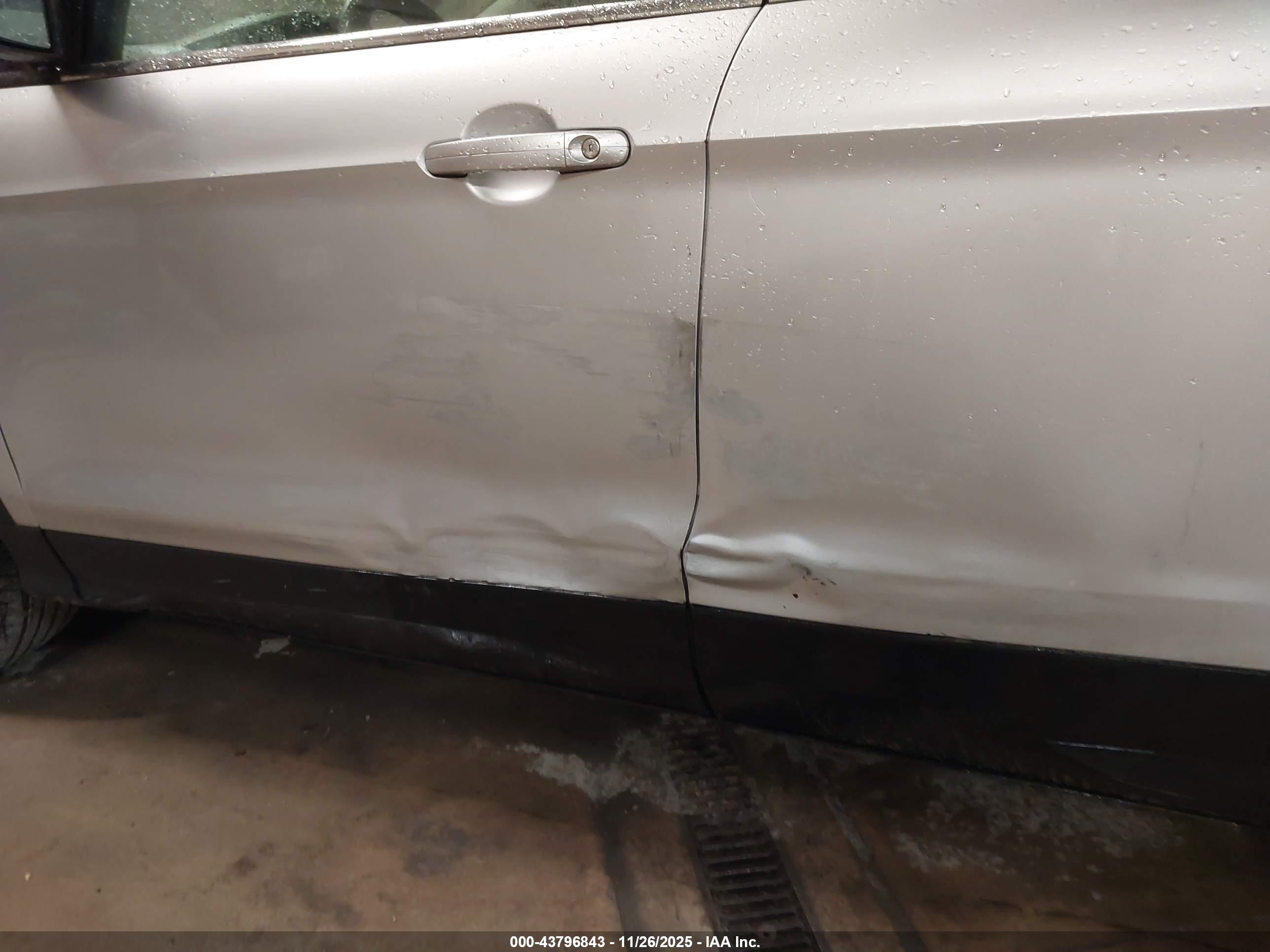 FORD ESCAPE image 6