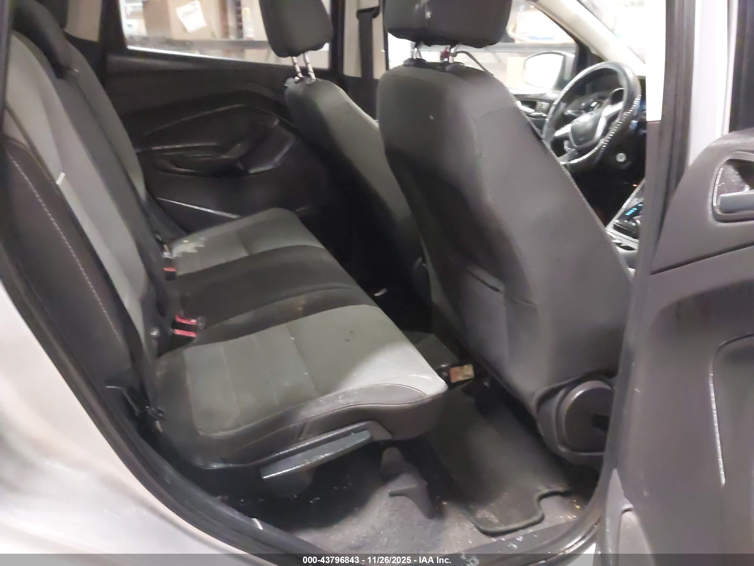 FORD ESCAPE image 8