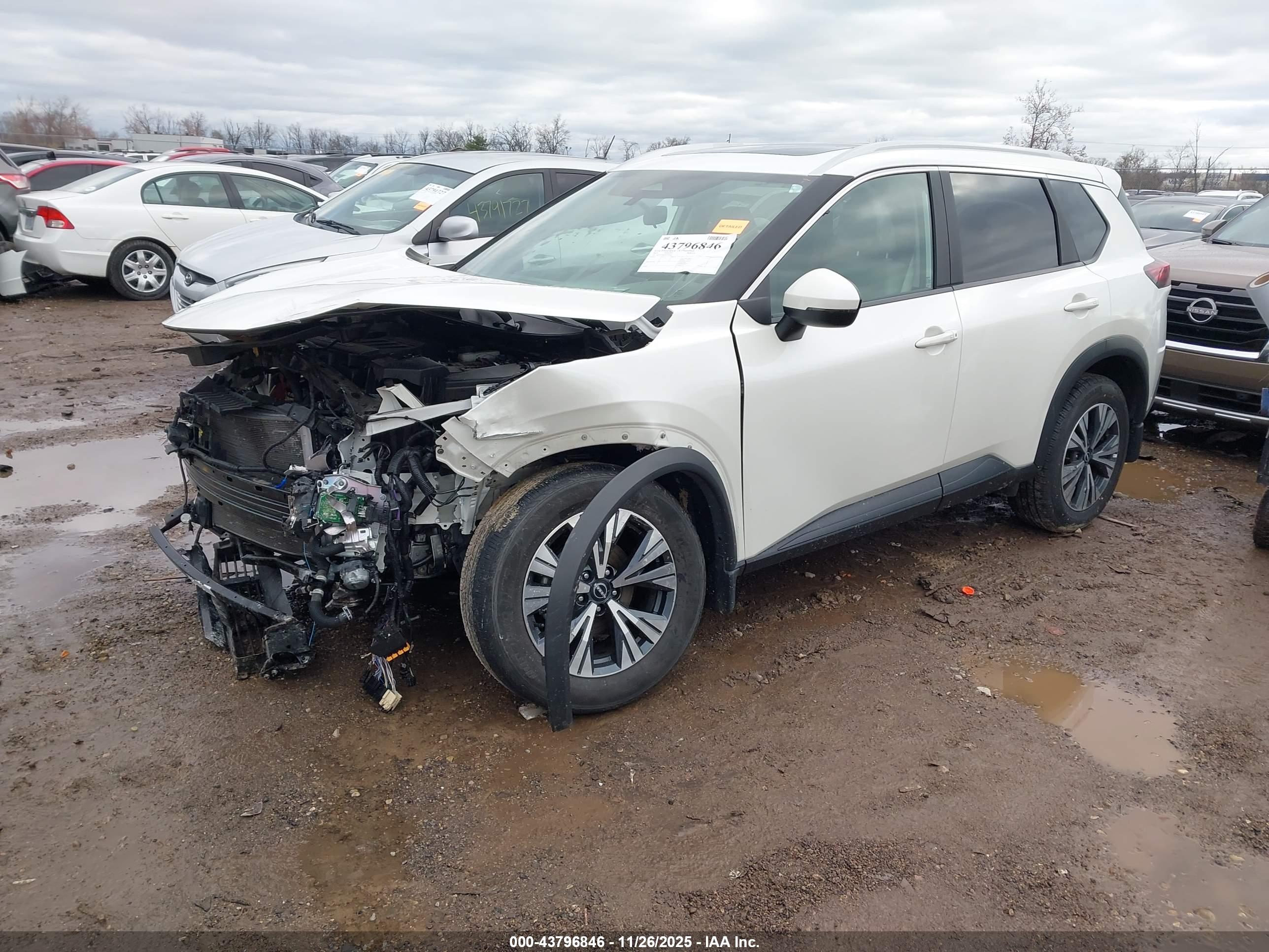 NISSAN ROGUE image 2
