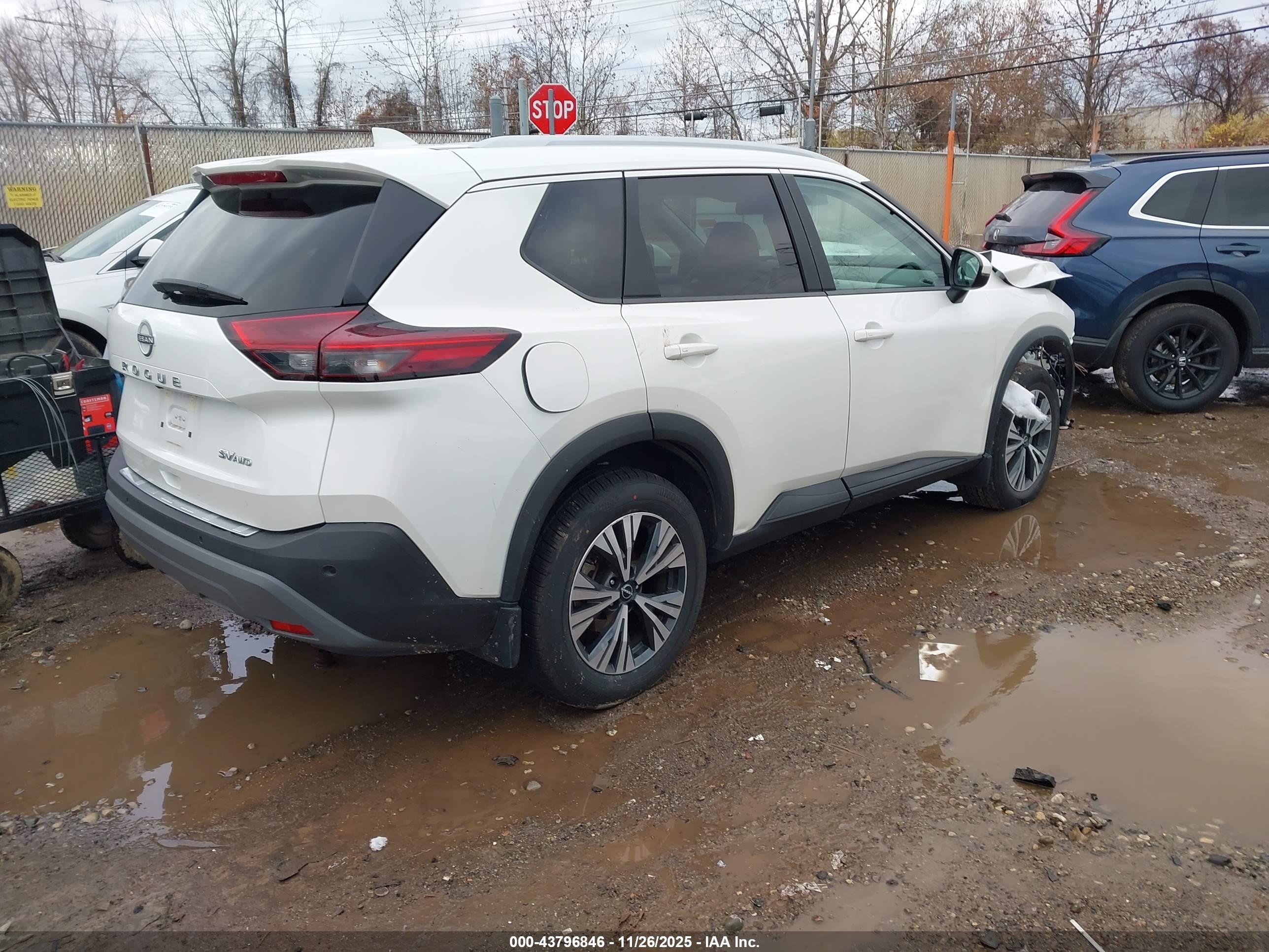 NISSAN ROGUE image 4
