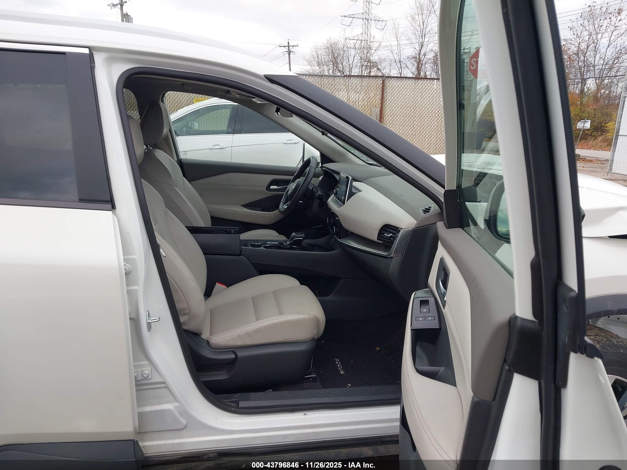 NISSAN ROGUE image 5