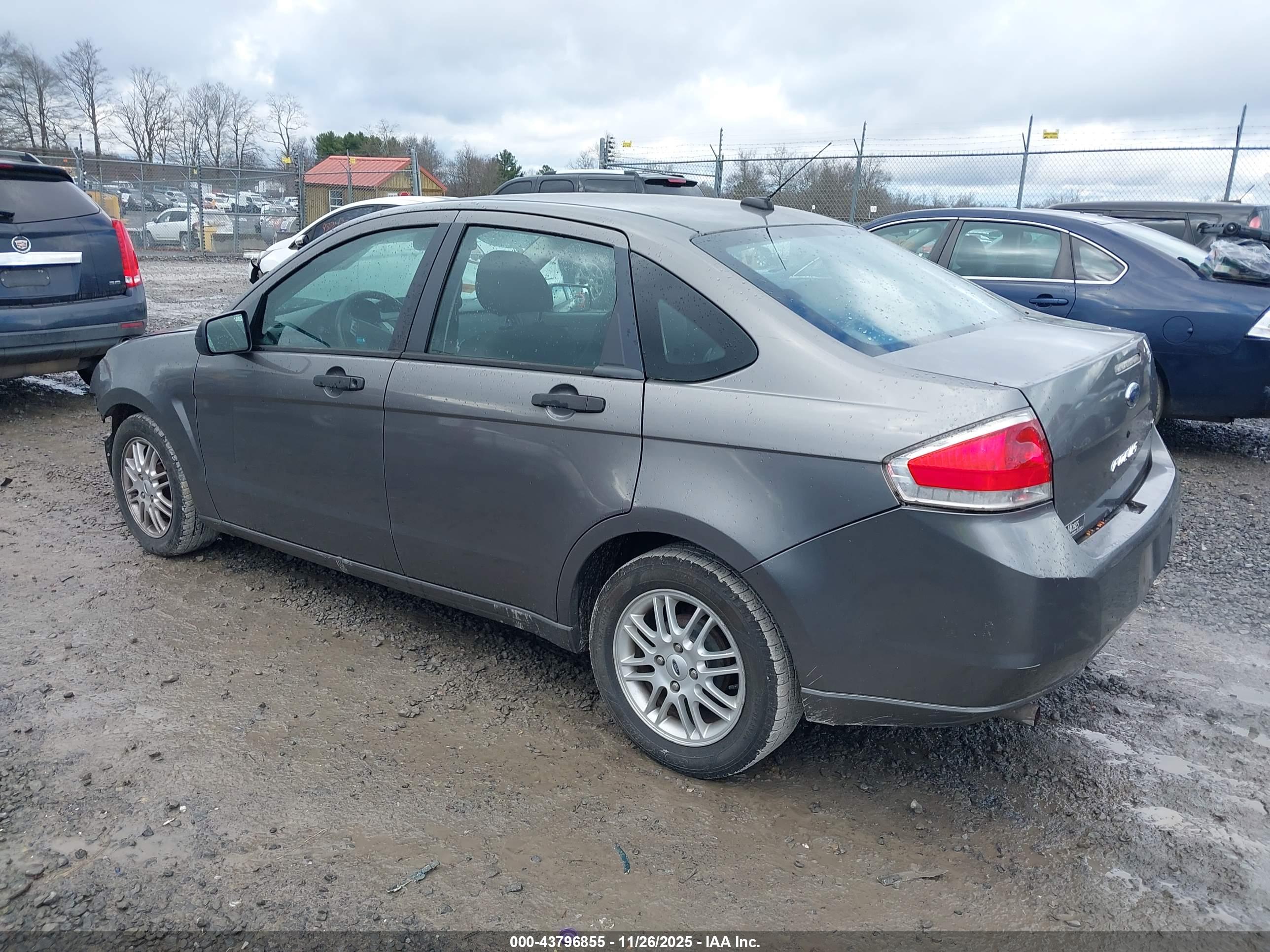 FORD FOCUS image 3