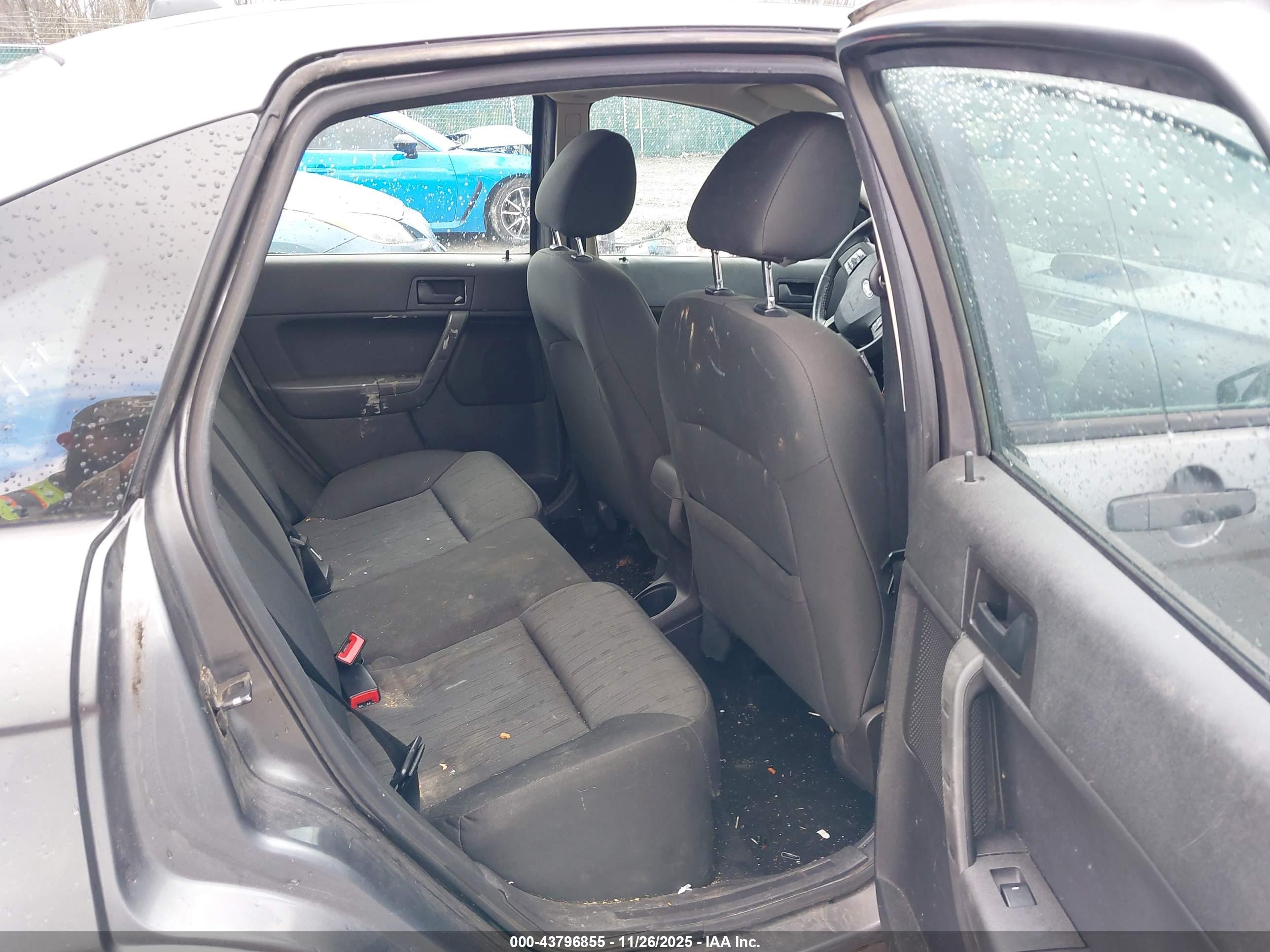 FORD FOCUS image 8