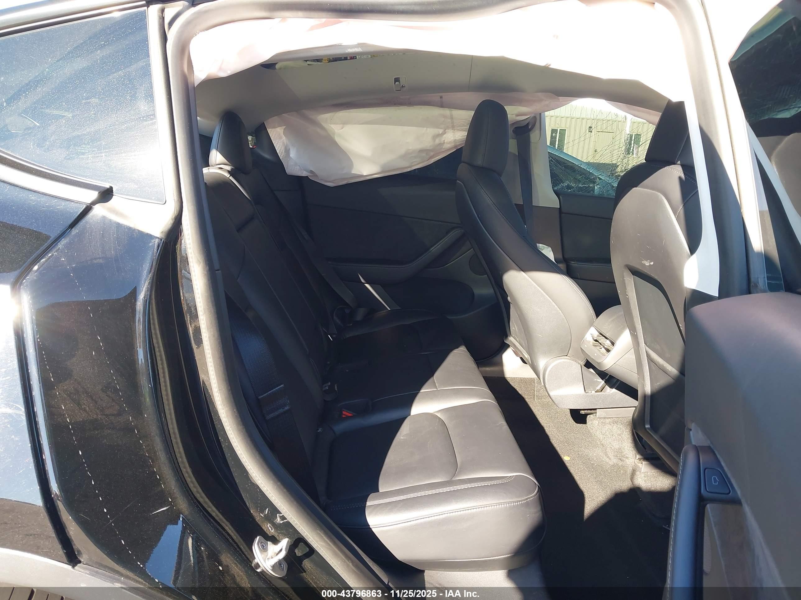 TESLA MODEL image 8