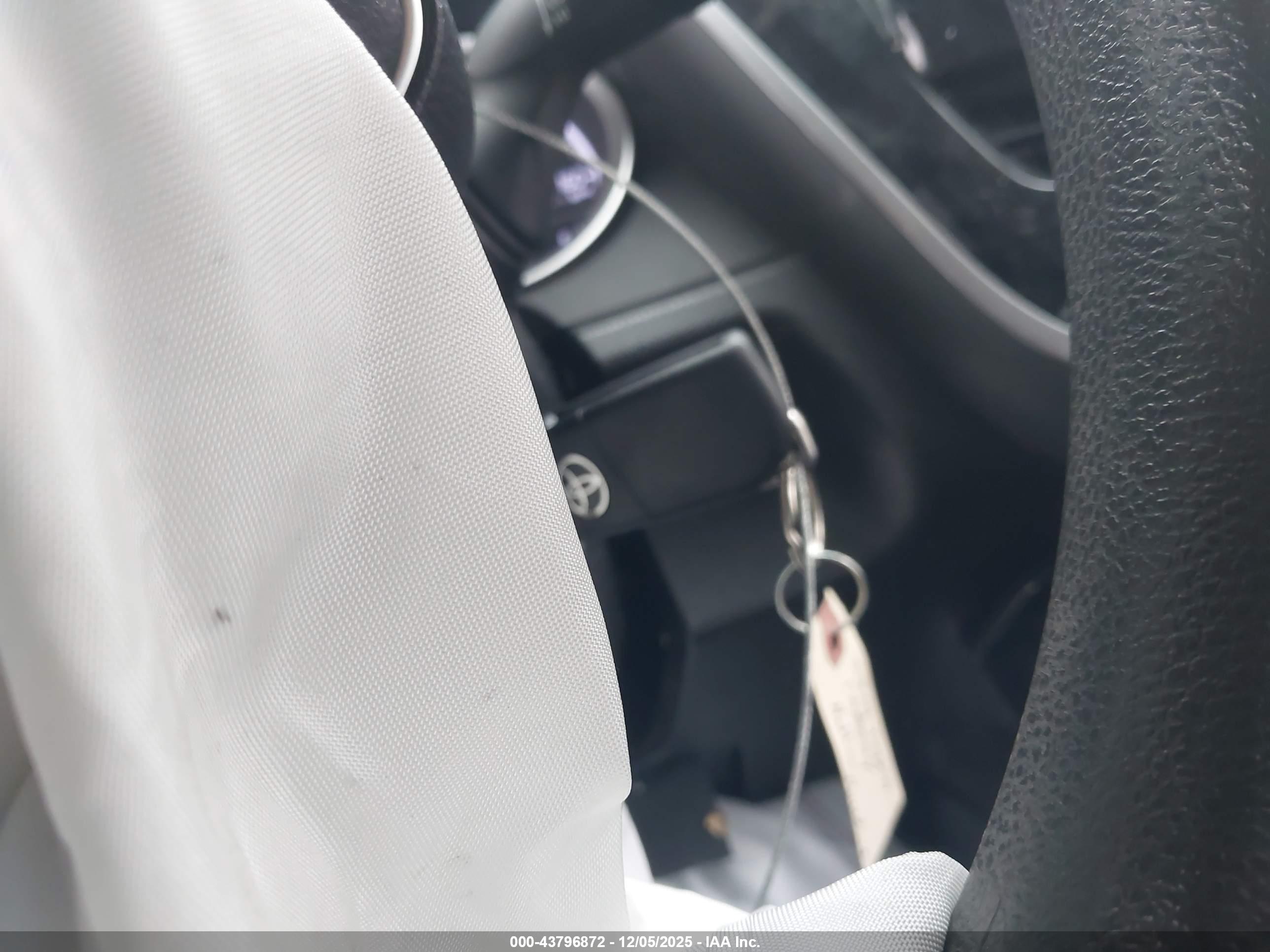 TOYOTA CAMRY image 11