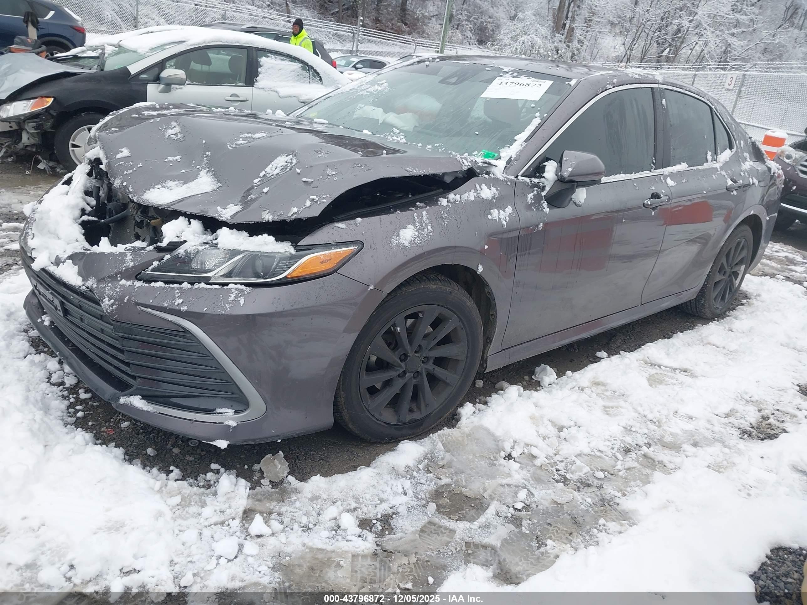 TOYOTA CAMRY image 2
