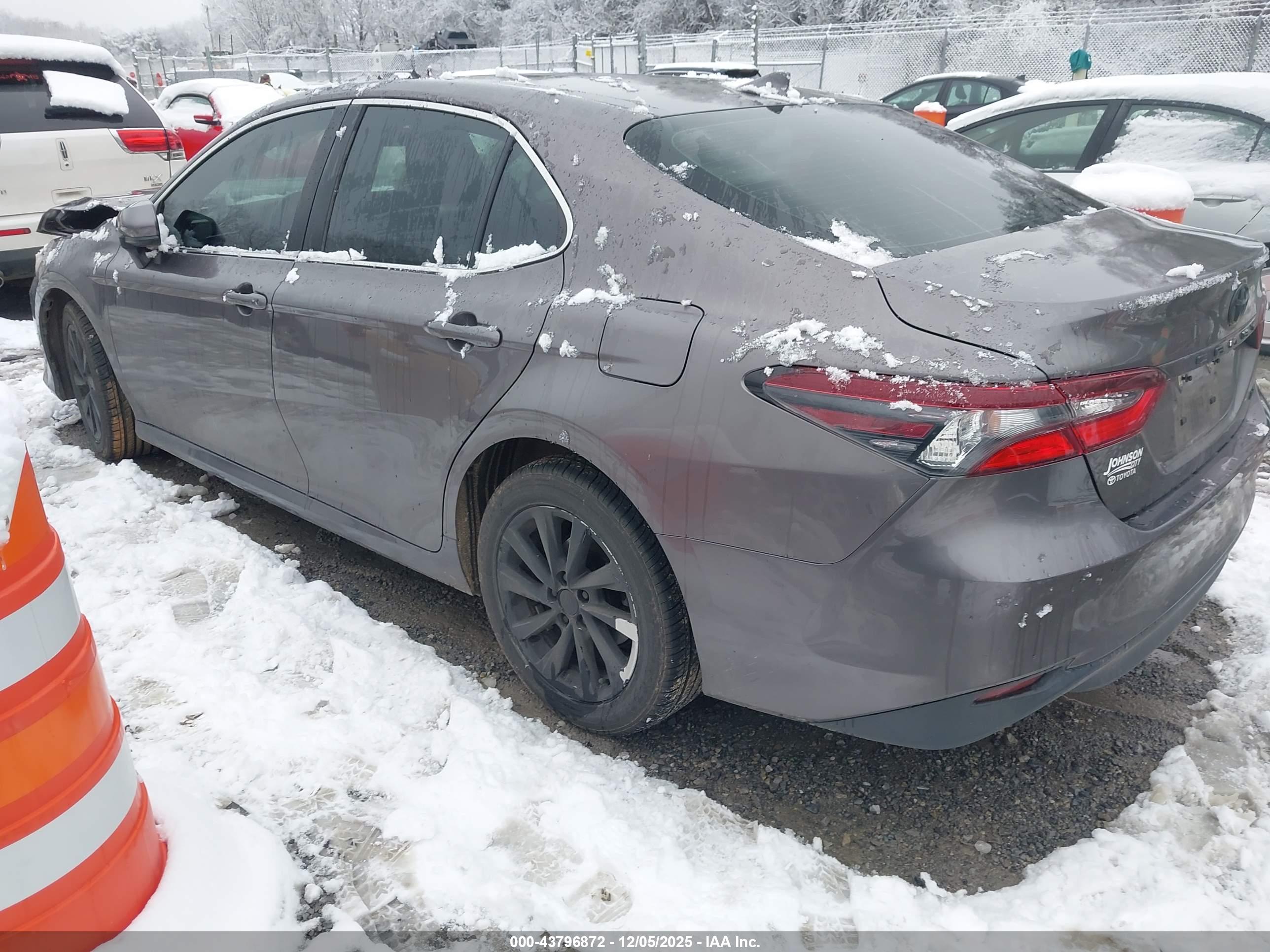 TOYOTA CAMRY image 3