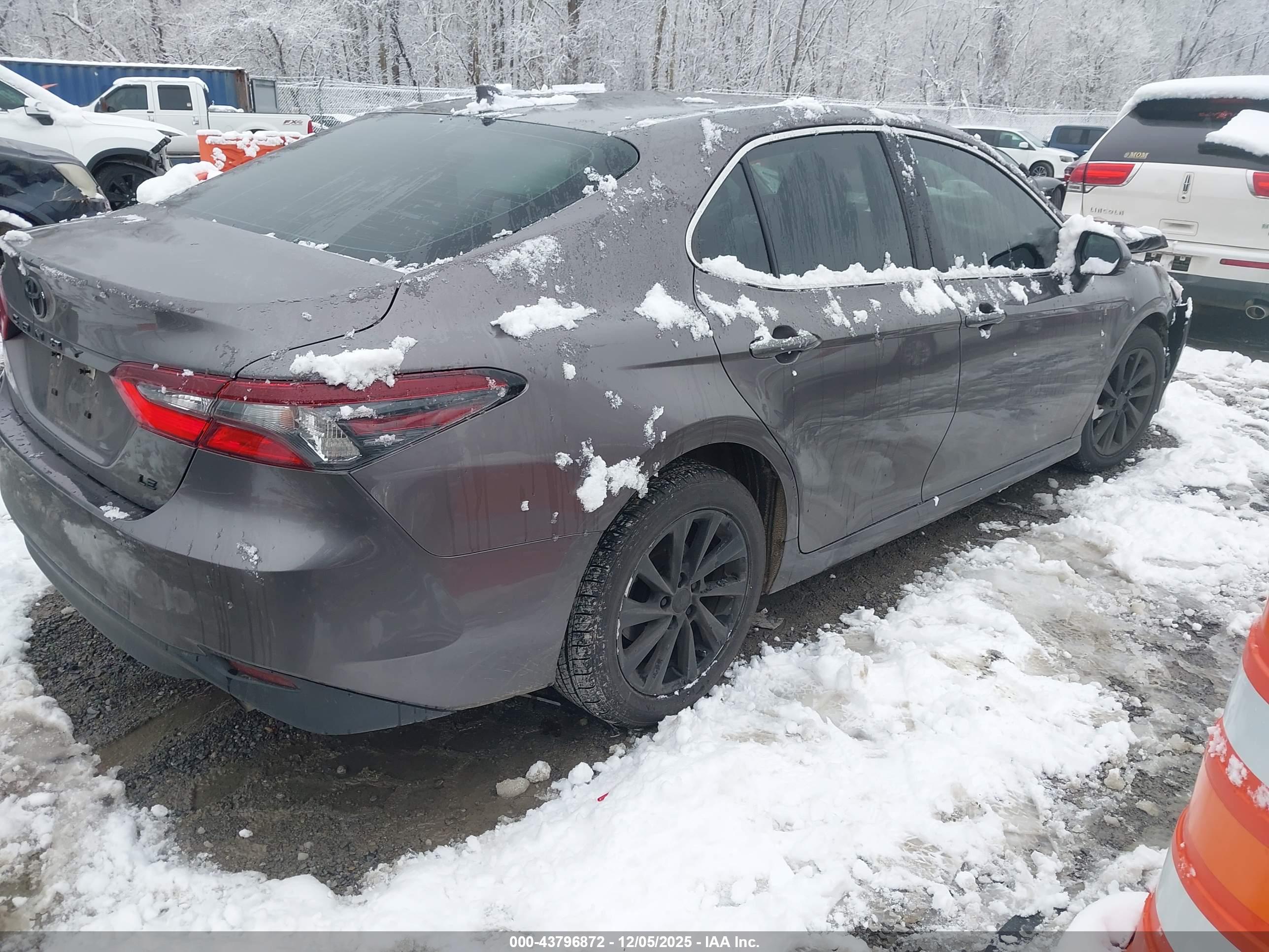 TOYOTA CAMRY image 4