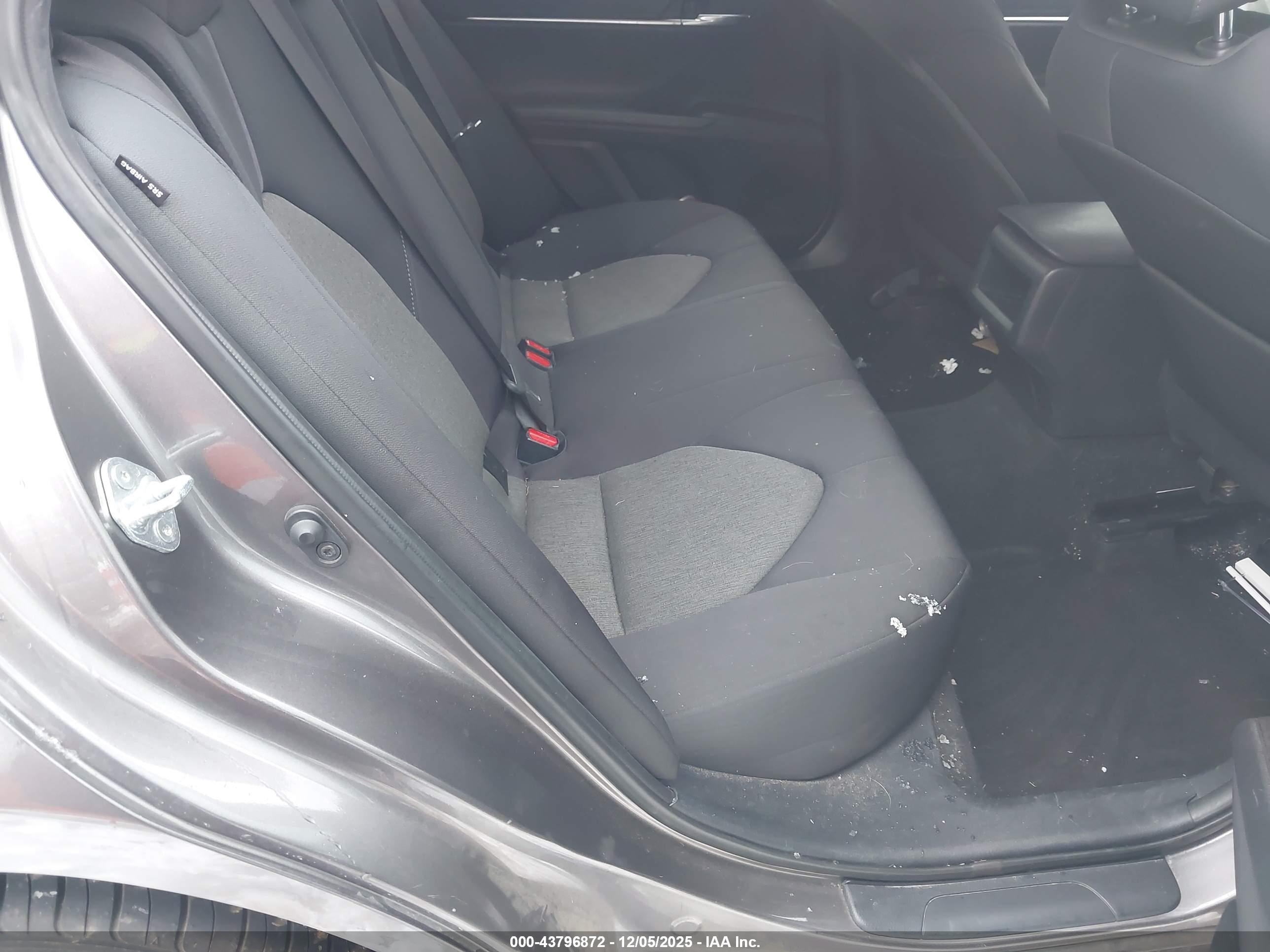TOYOTA CAMRY image 8