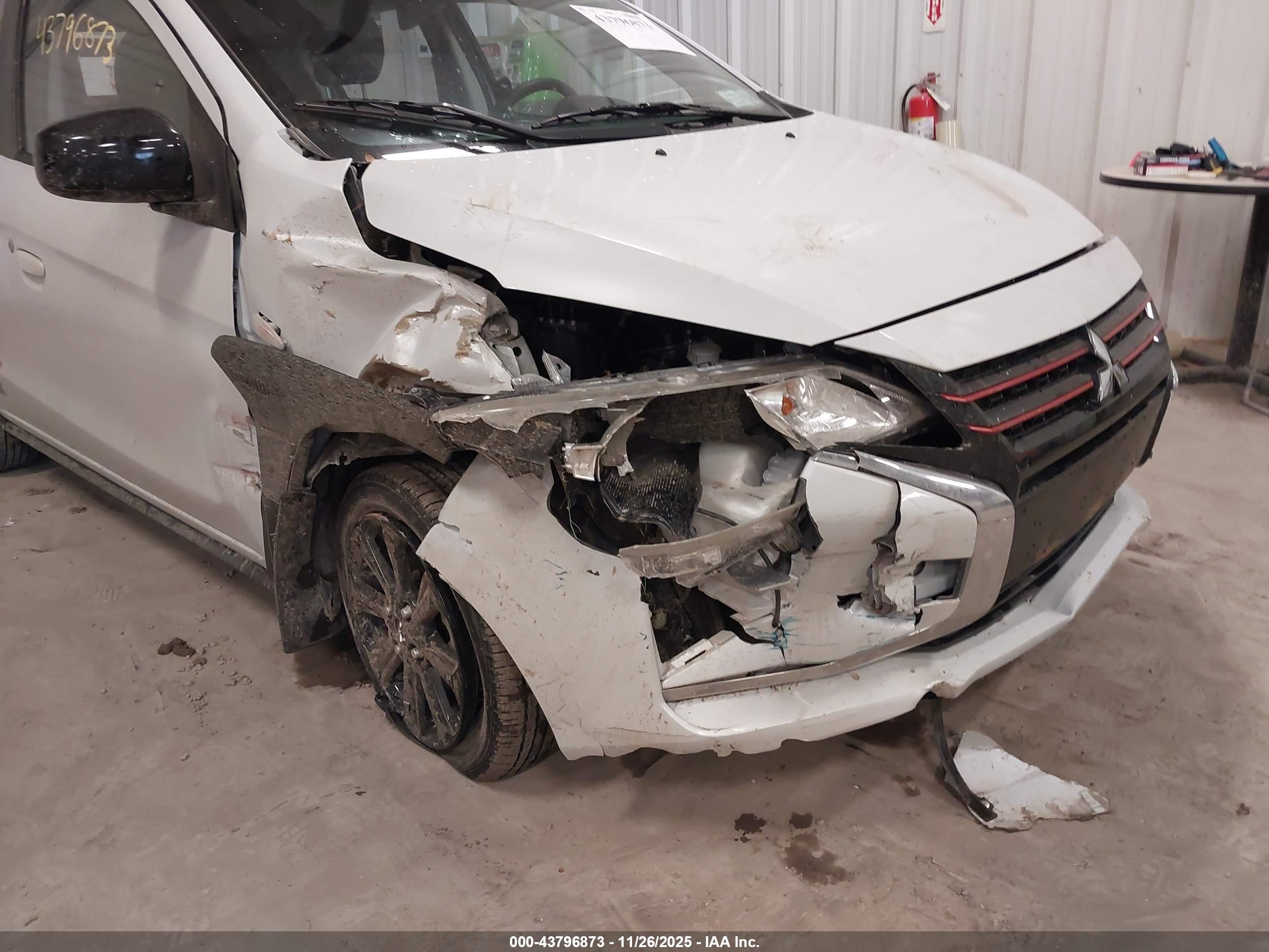 MITSUBISHI MIRAGE image 6