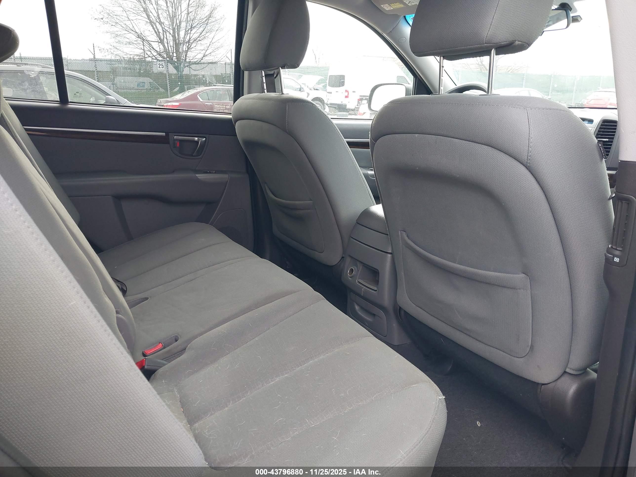 HYUNDAI SANTA image 8