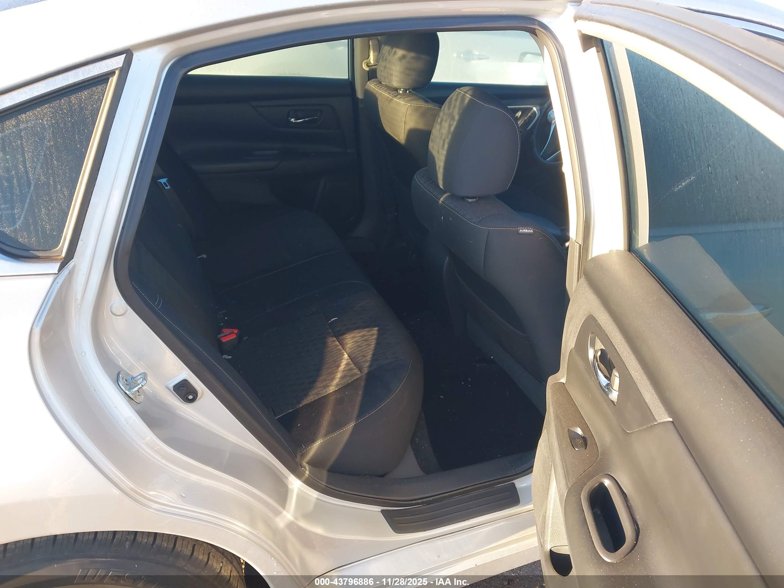 NISSAN ALTIMA image 8