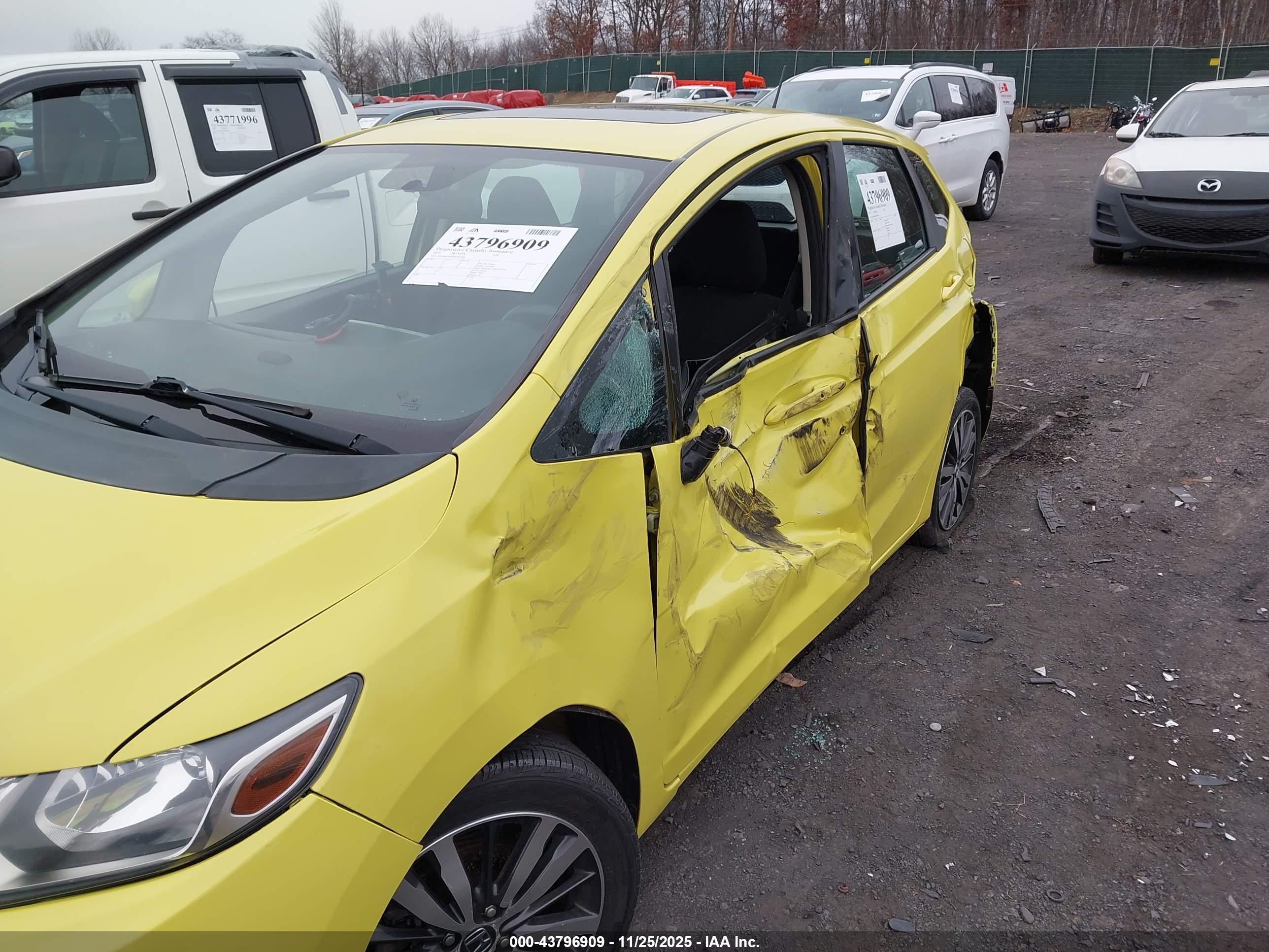 HONDA FIT image 6