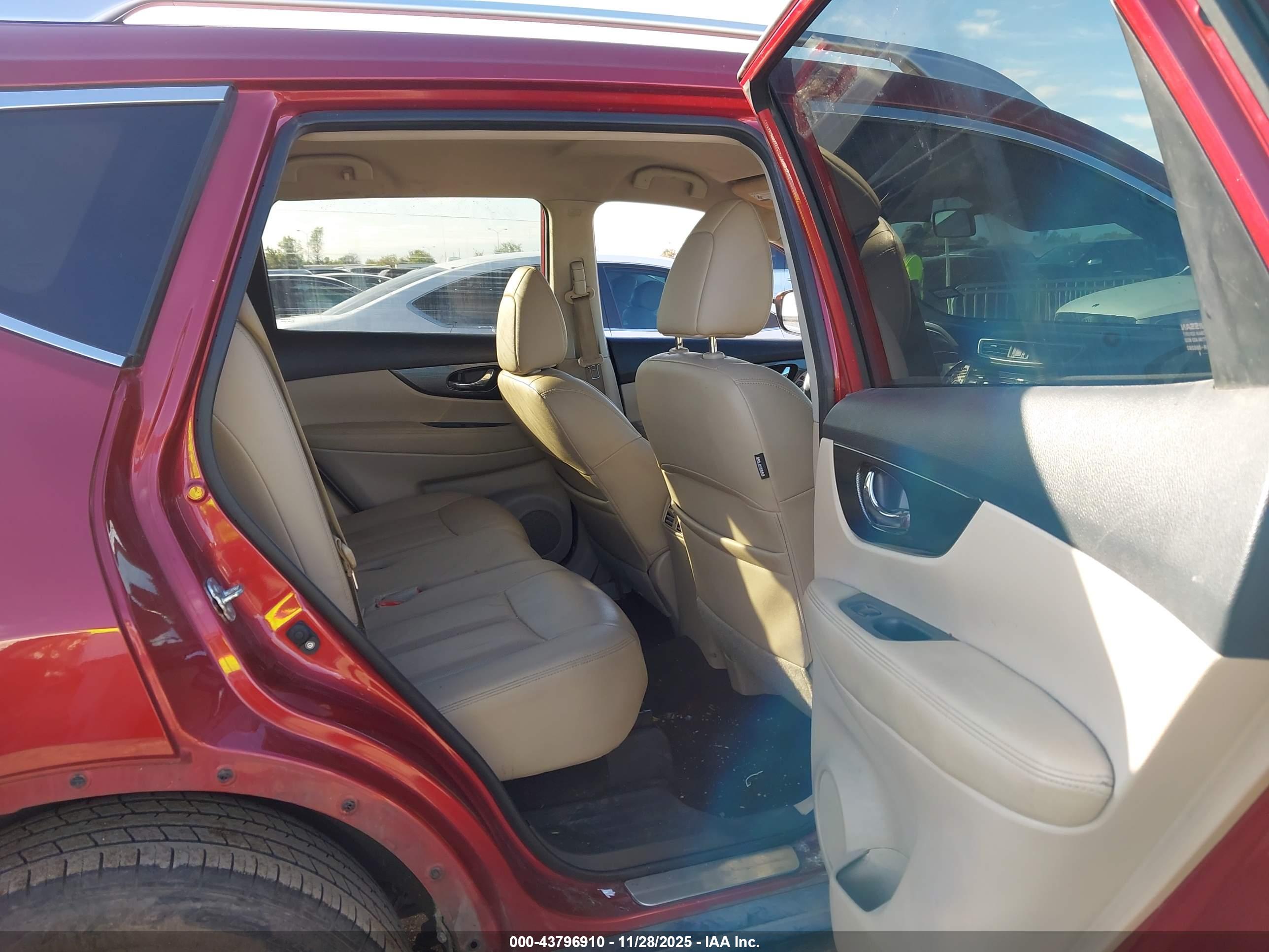 NISSAN ROGUE image 8
