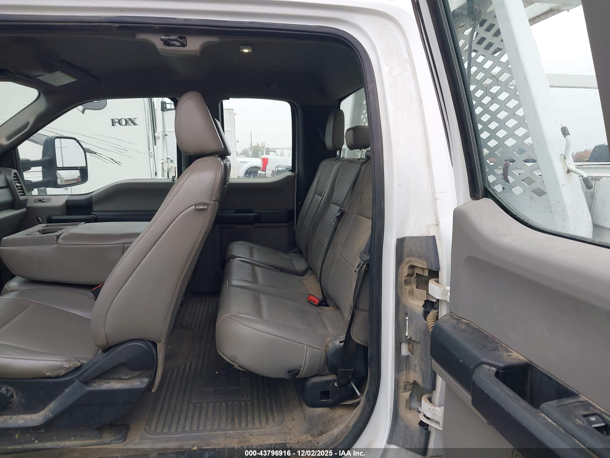 FORD F-450 image 7