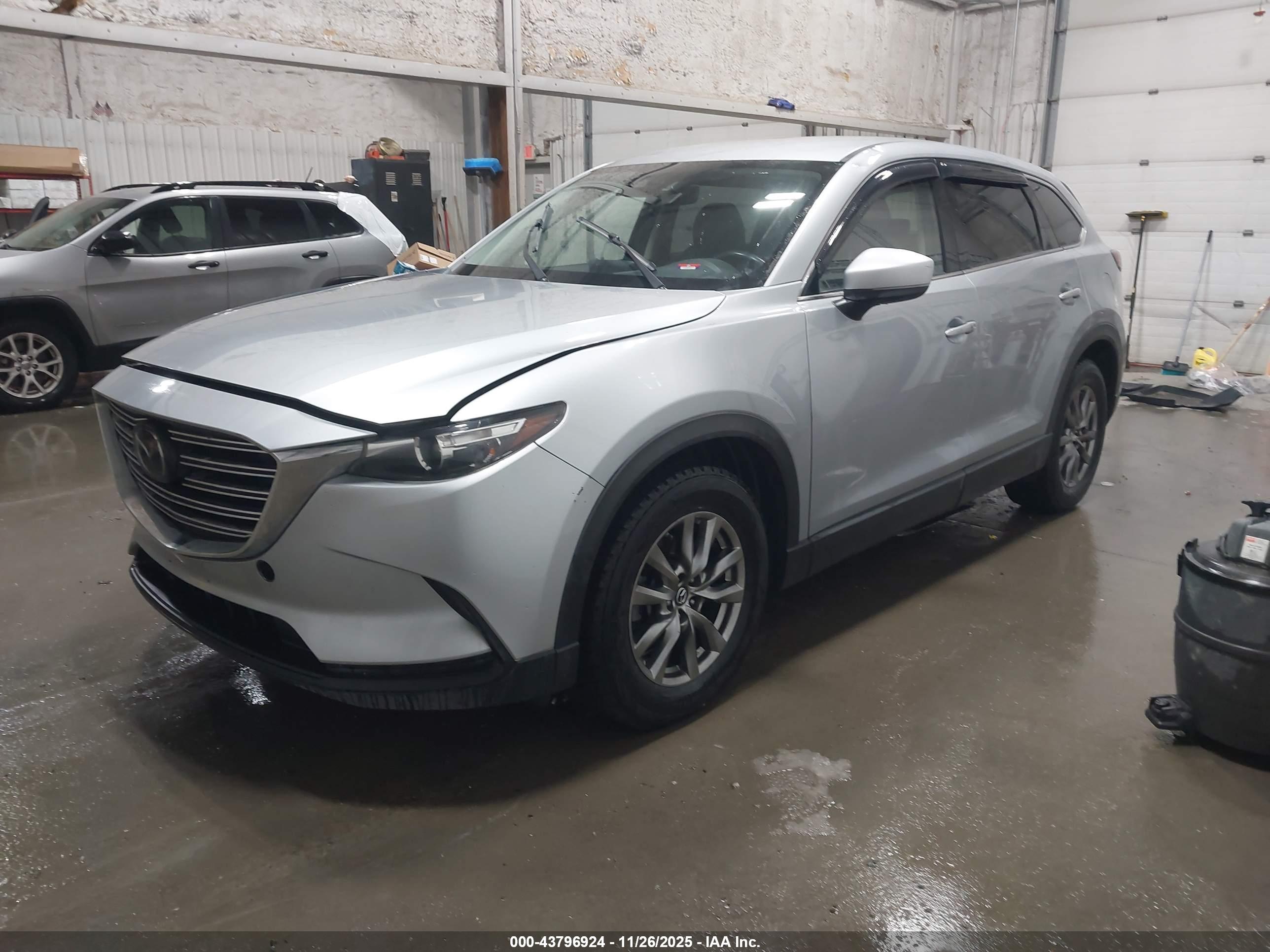 MAZDA CX-9 image 2