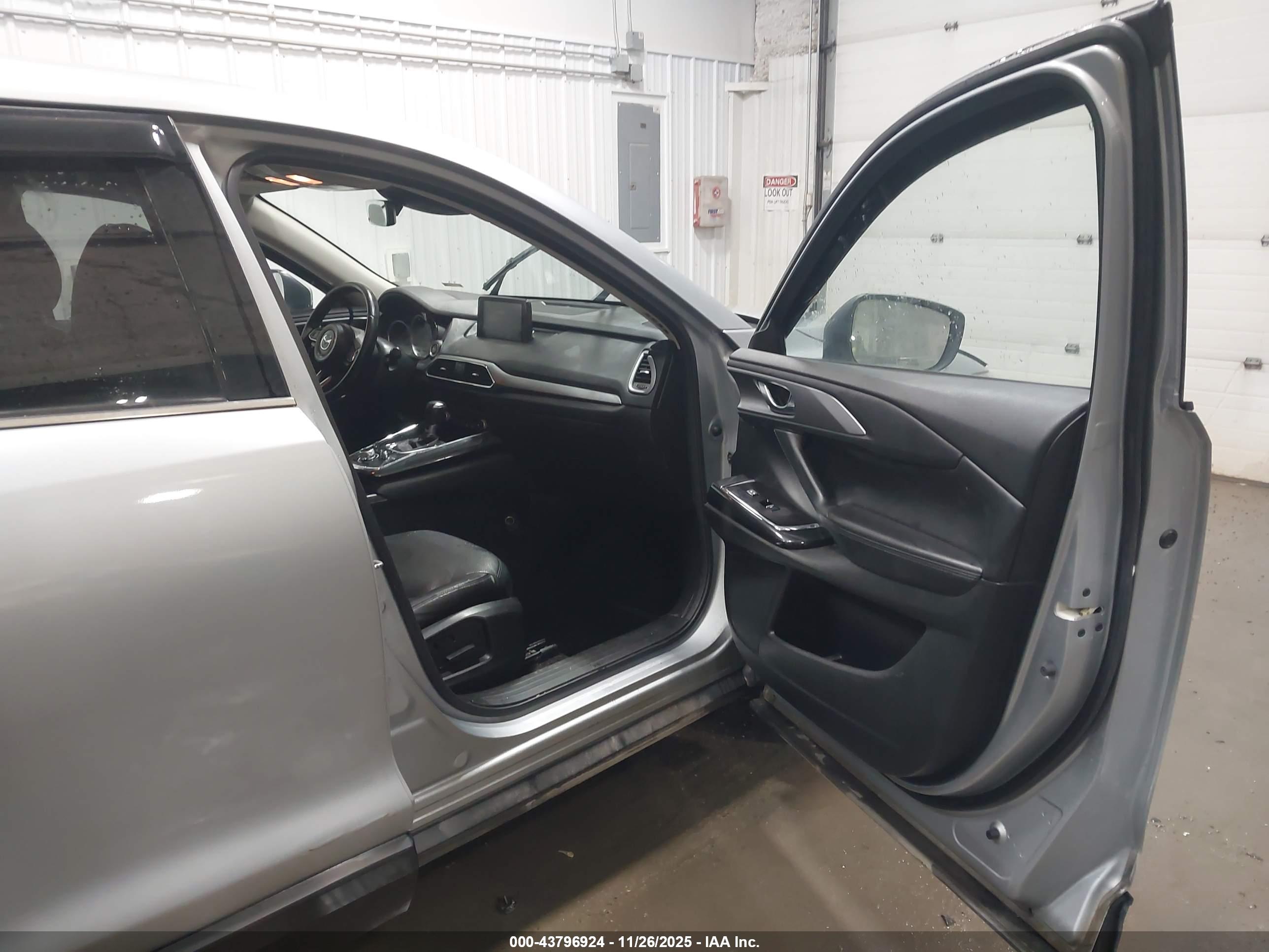 MAZDA CX-9 image 5
