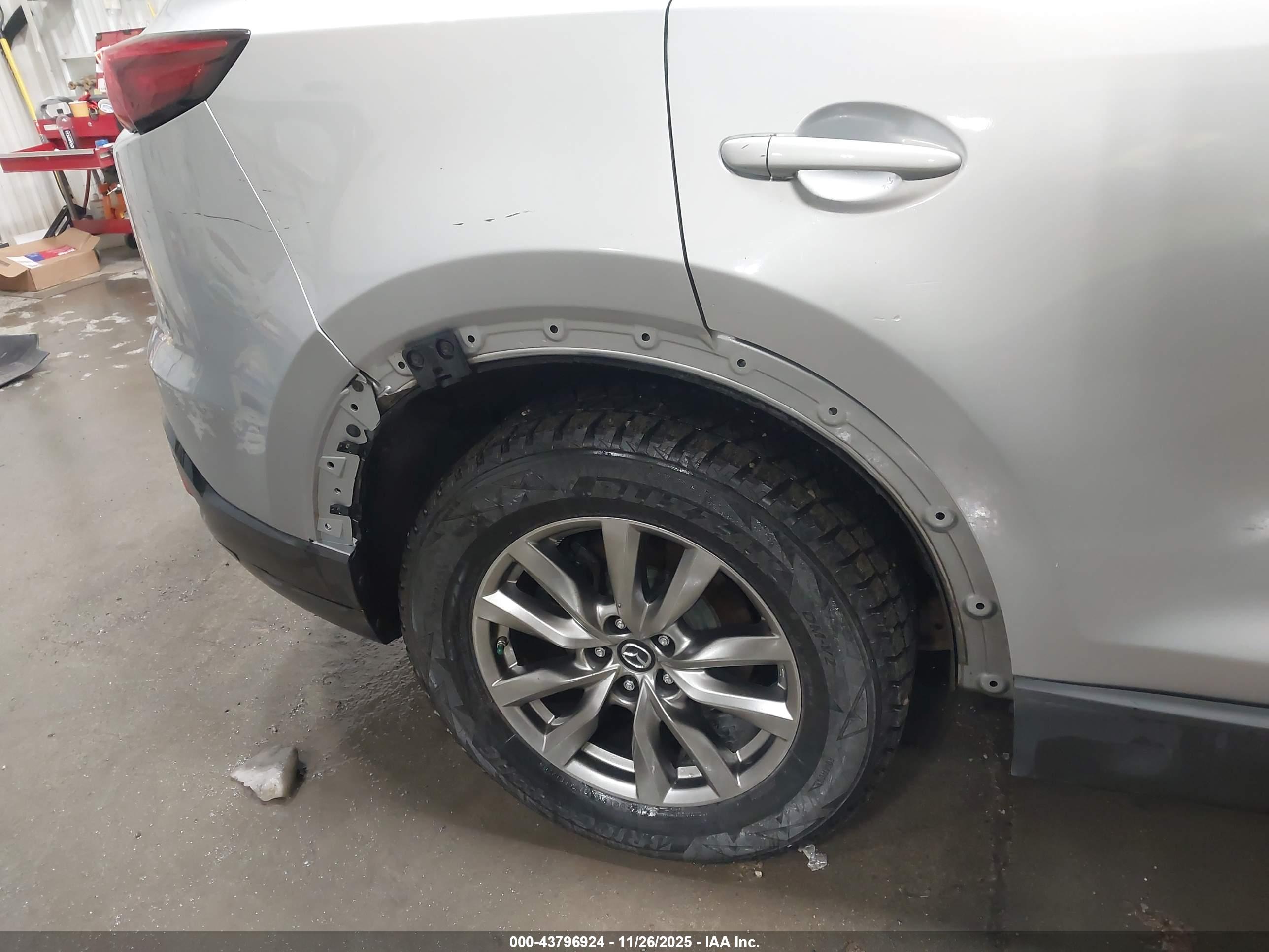 MAZDA CX-9 image 6