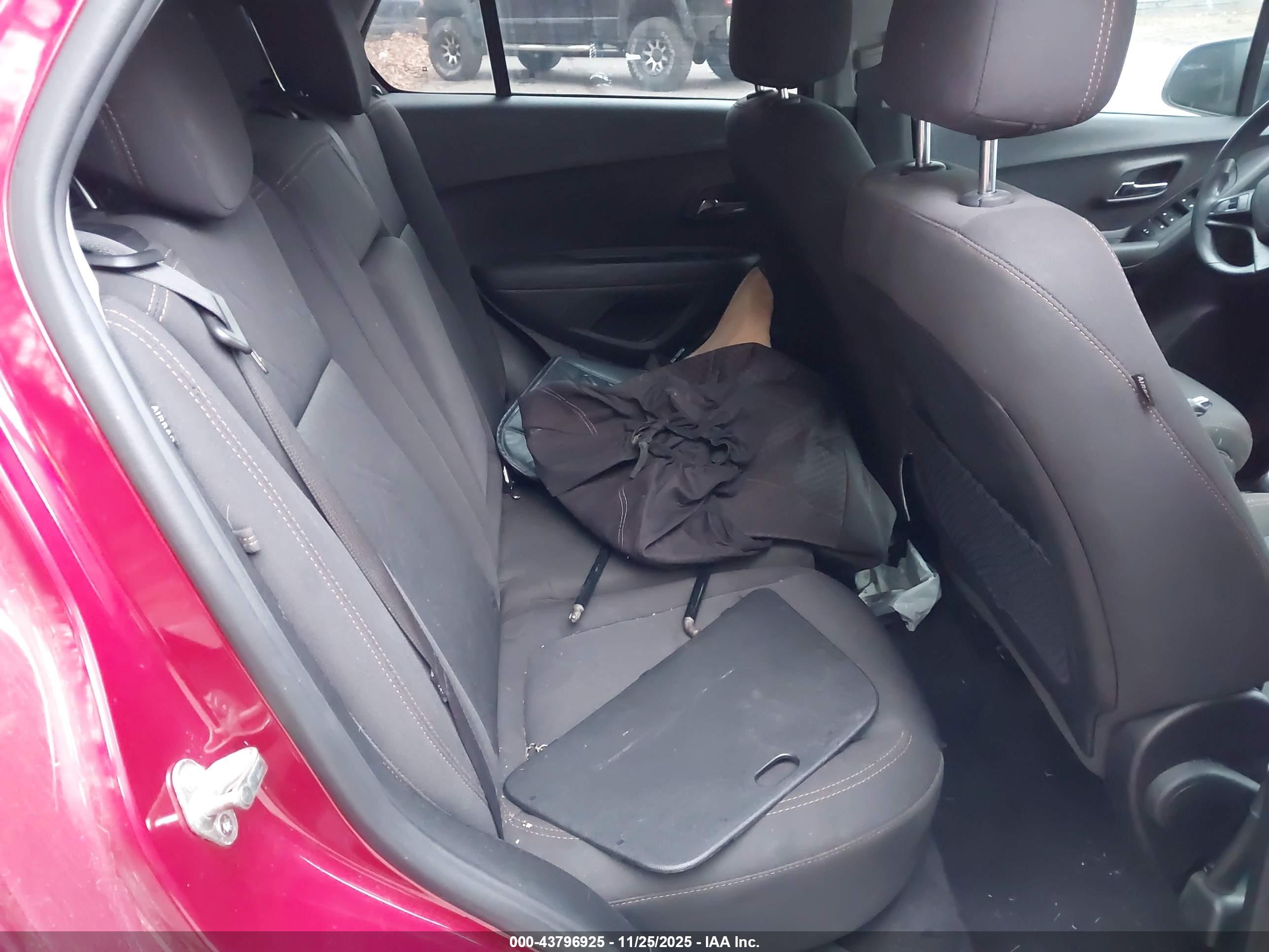 CHEVROLET TRAX image 8