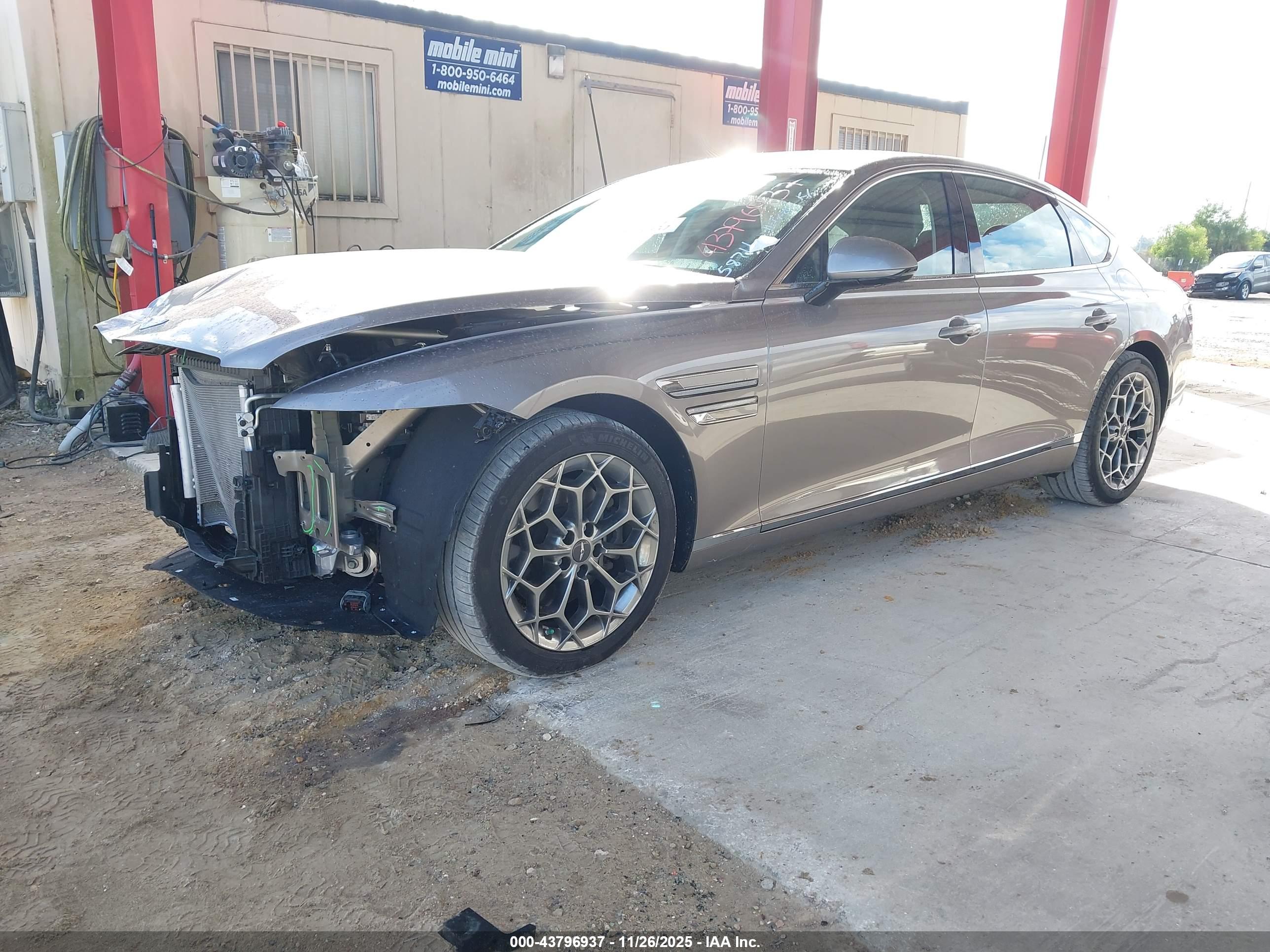 GENESIS G80 image 2