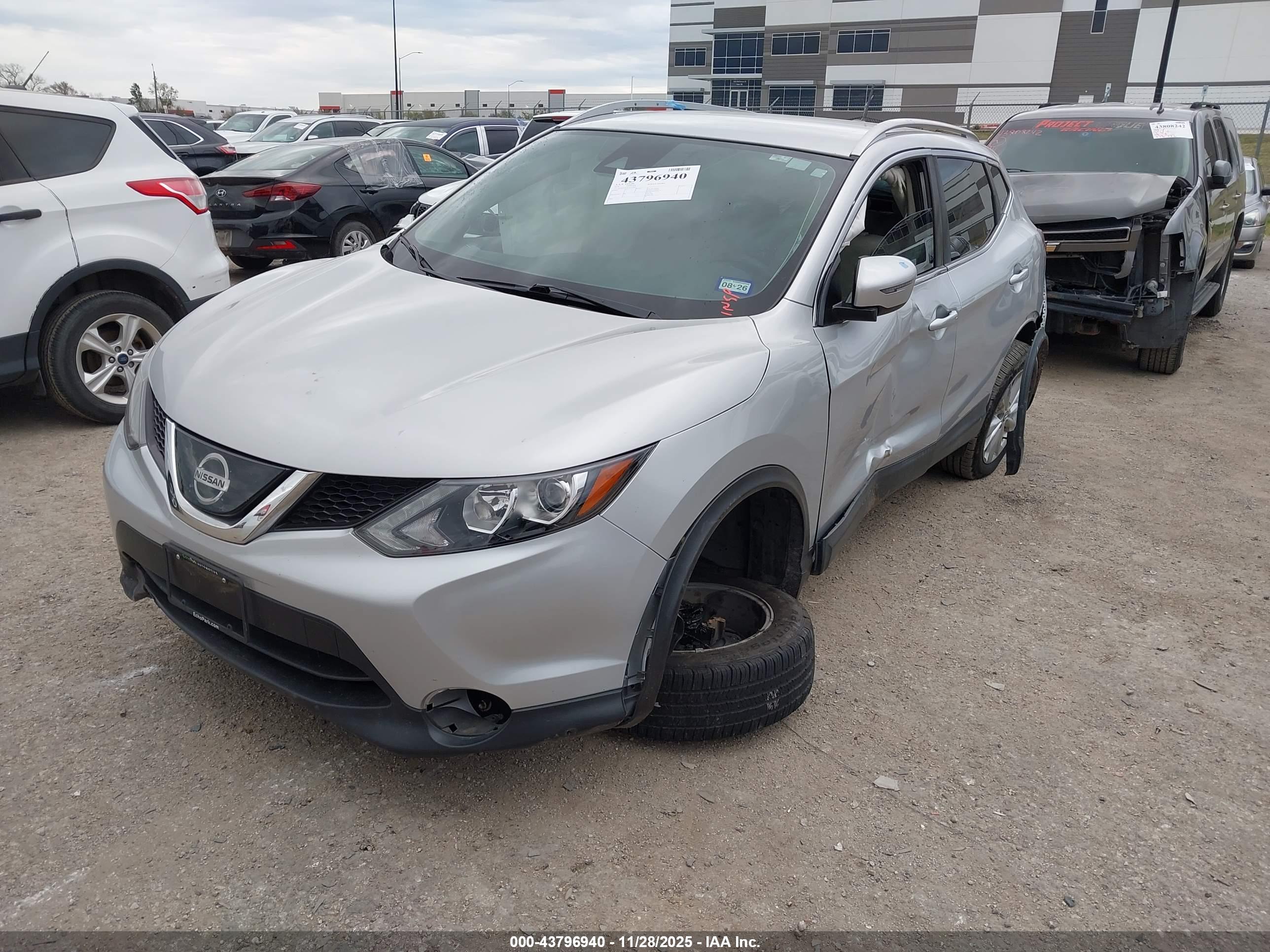 NISSAN ROGUE image 2