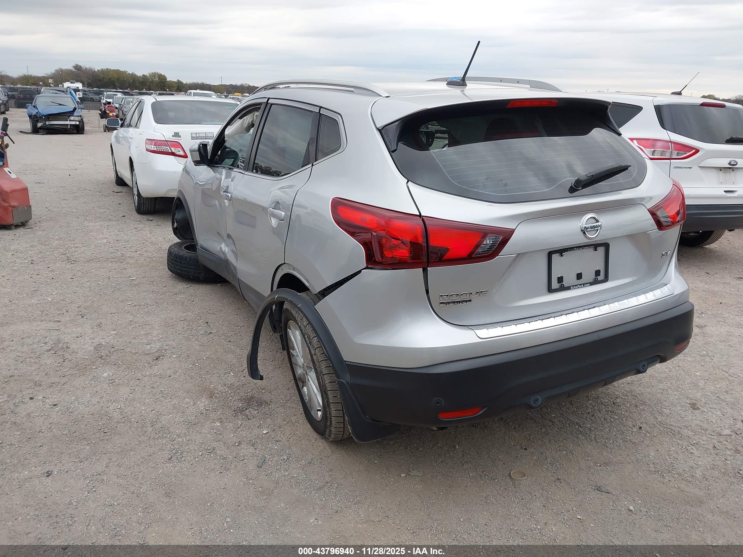 NISSAN ROGUE image 3