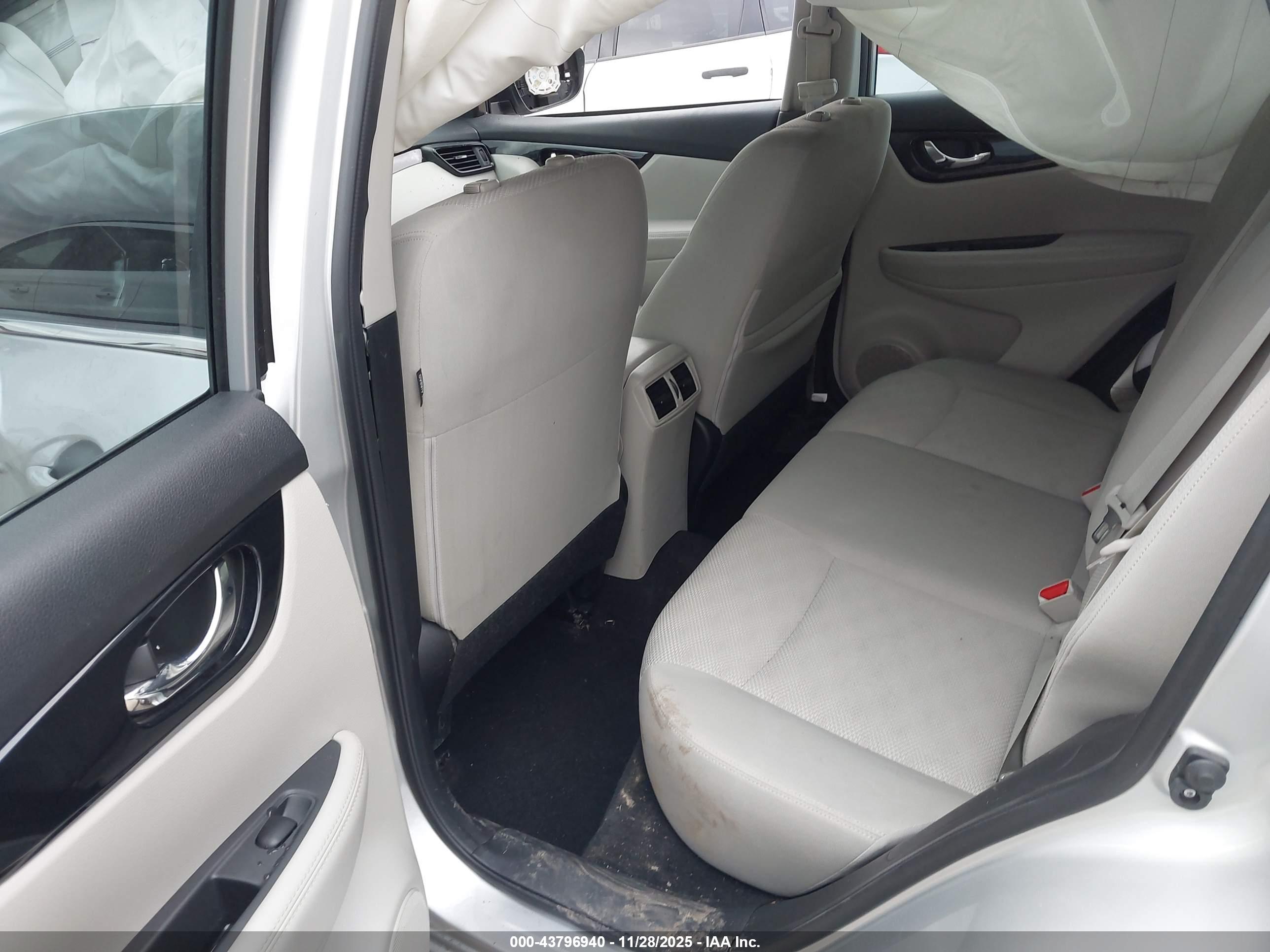 NISSAN ROGUE image 8