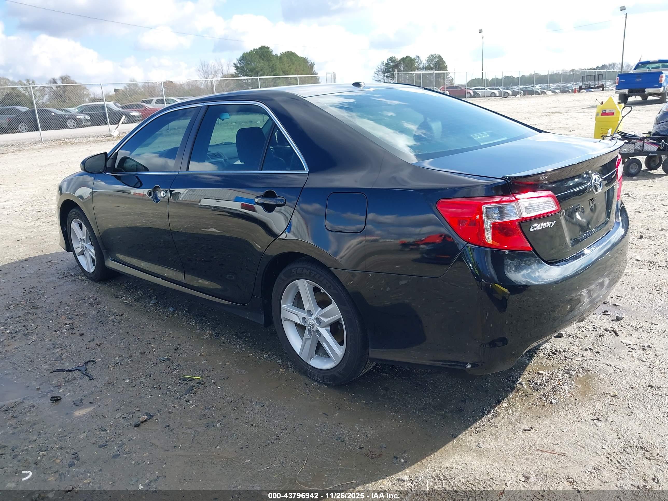 TOYOTA CAMRY image 3