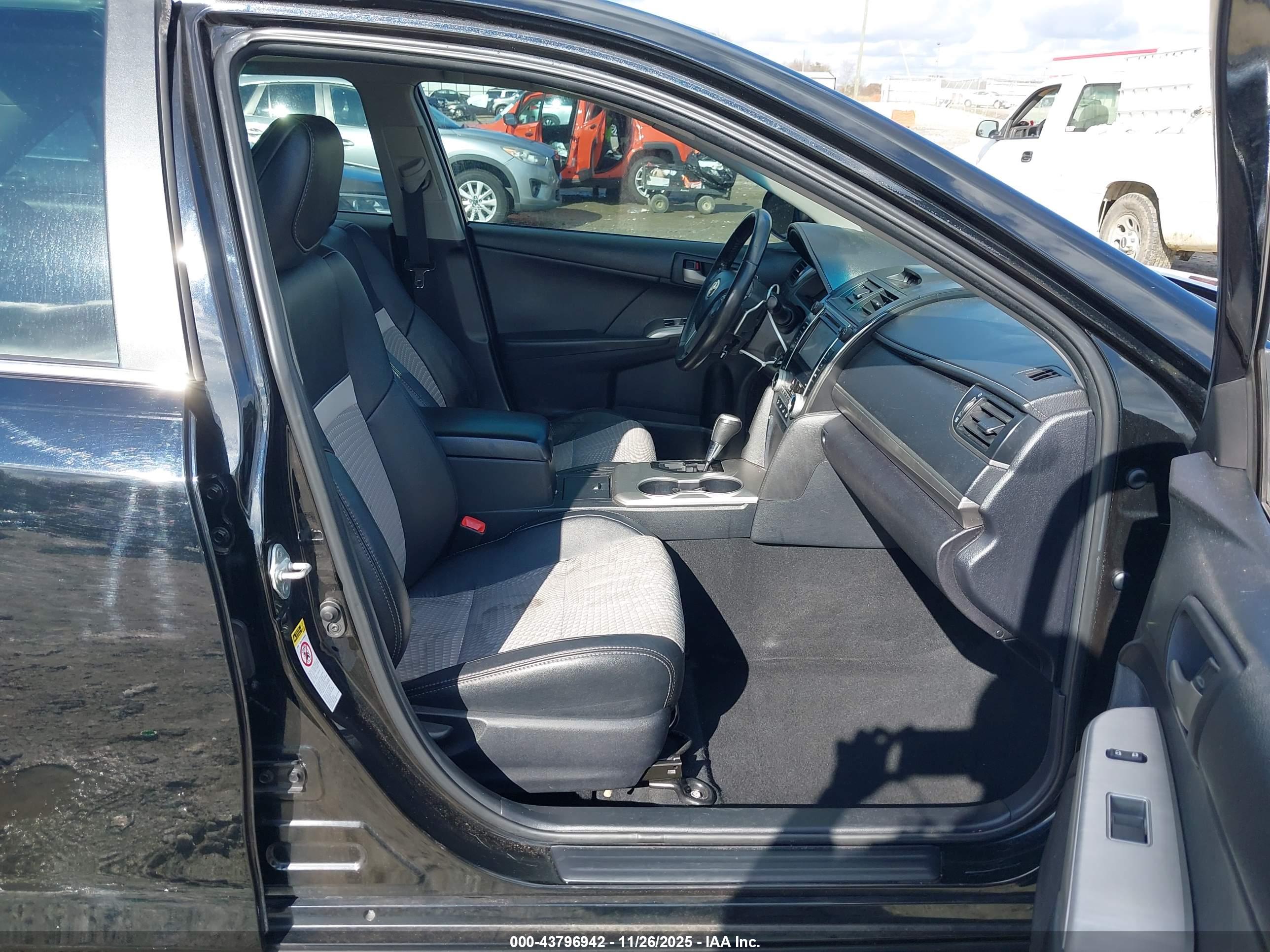 TOYOTA CAMRY image 5