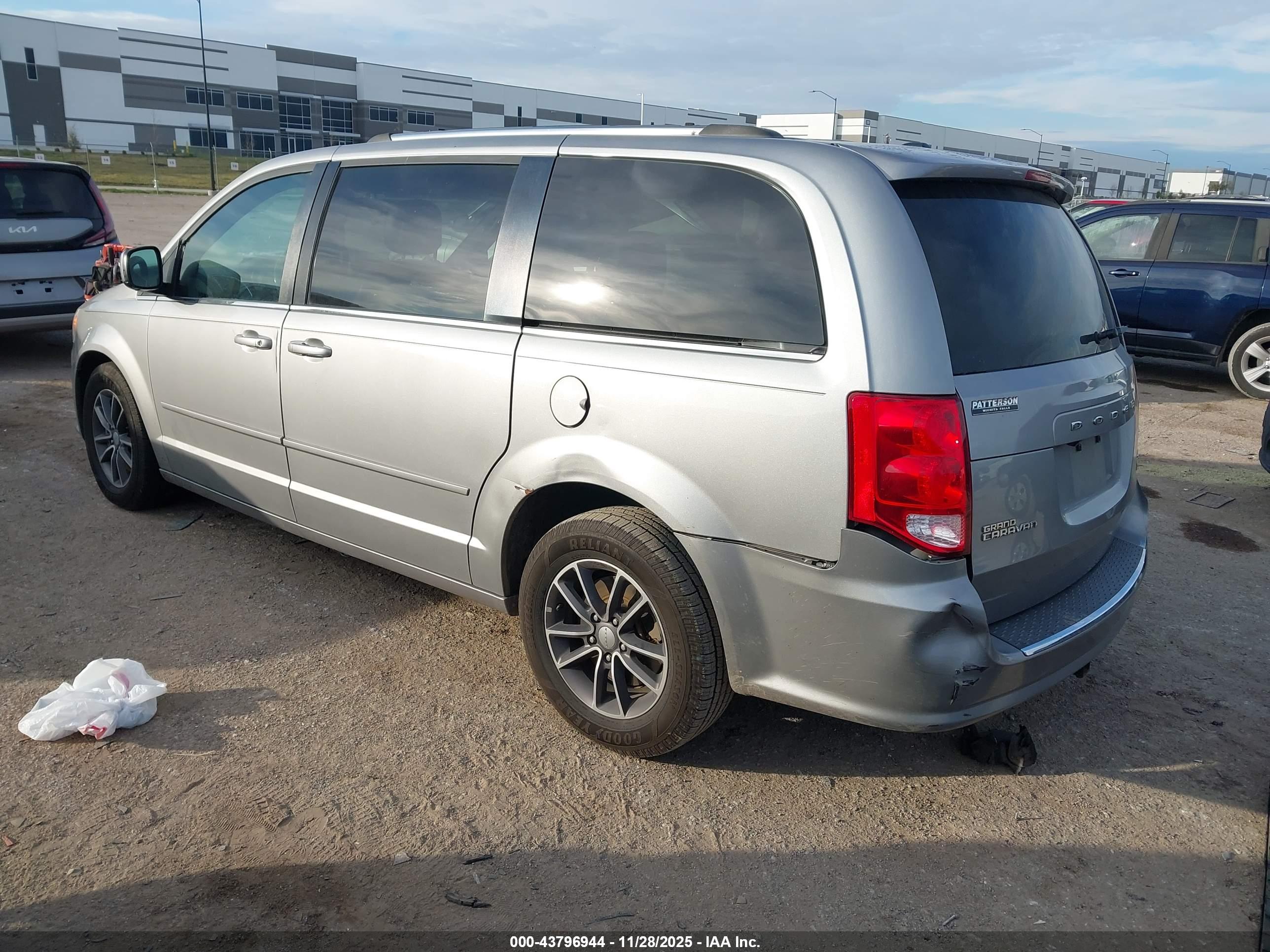 DODGE GRAND image 3