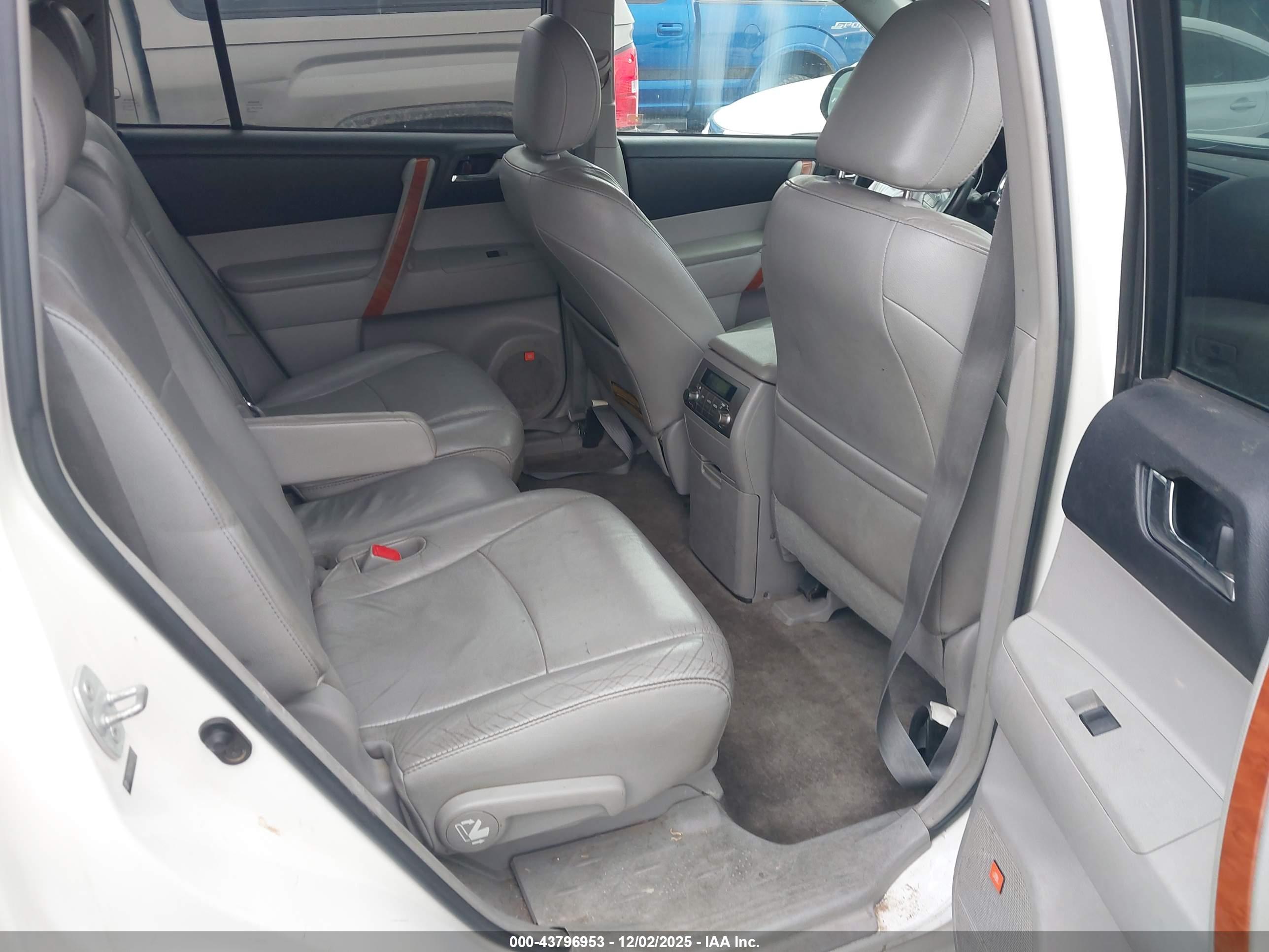 TOYOTA HIGHLANDER image 8