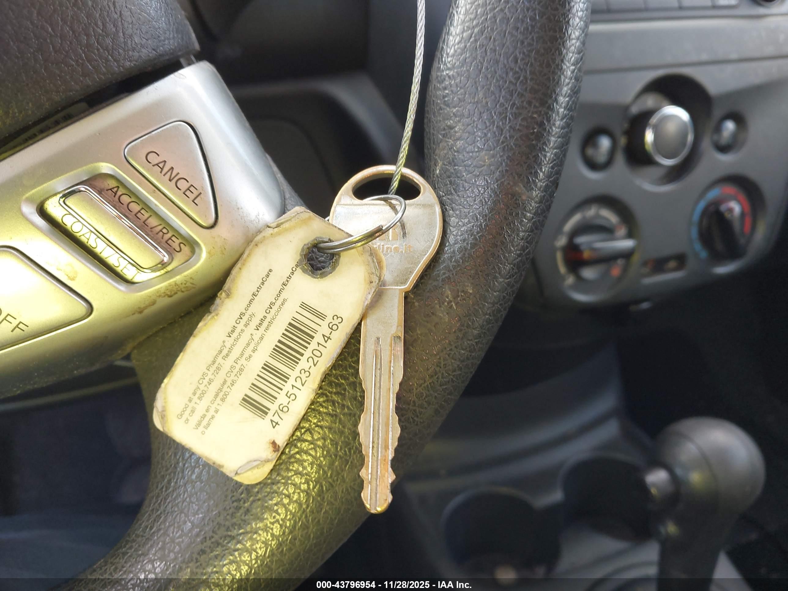 NISSAN VERSA image 11