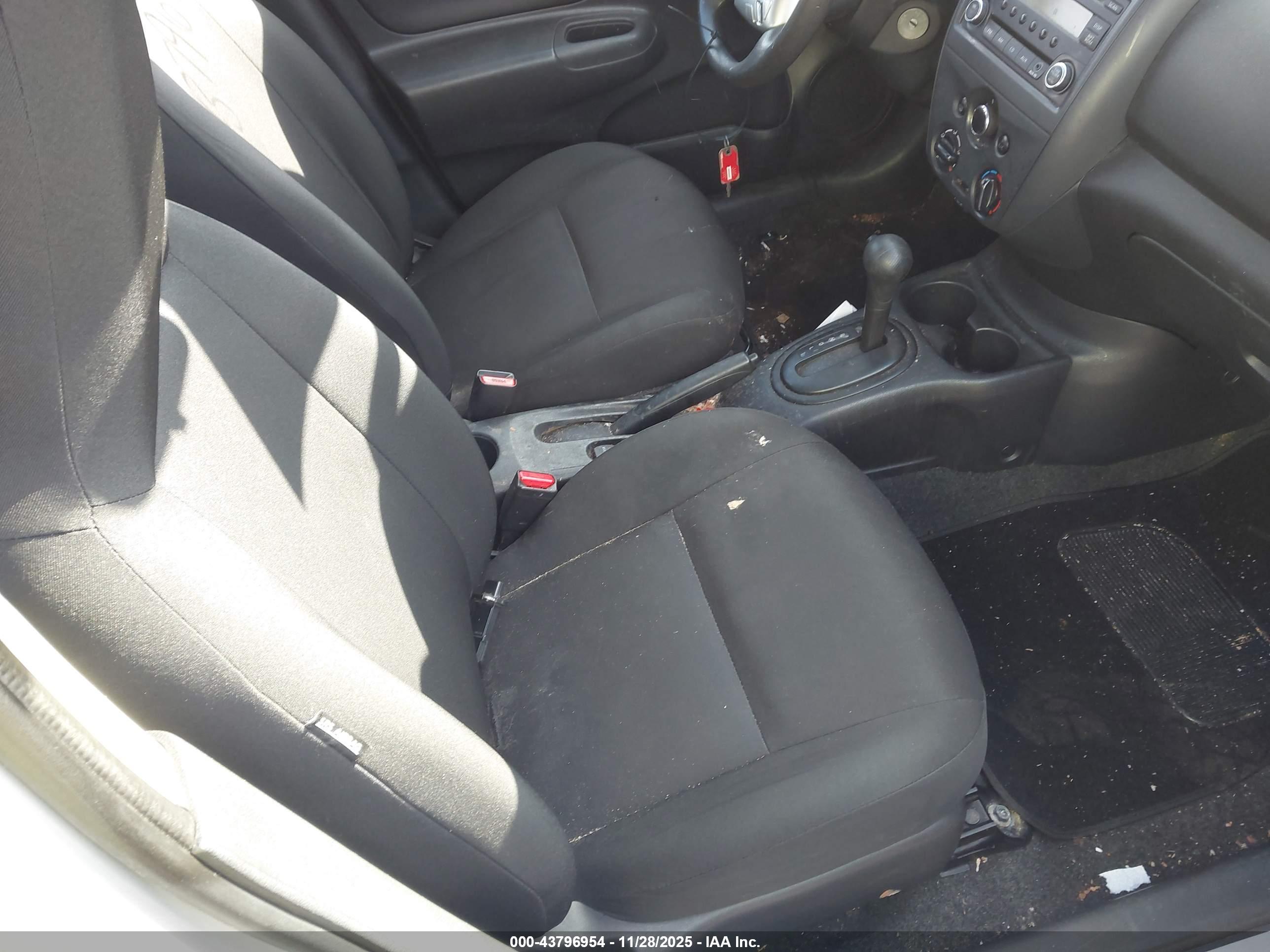 NISSAN VERSA image 5