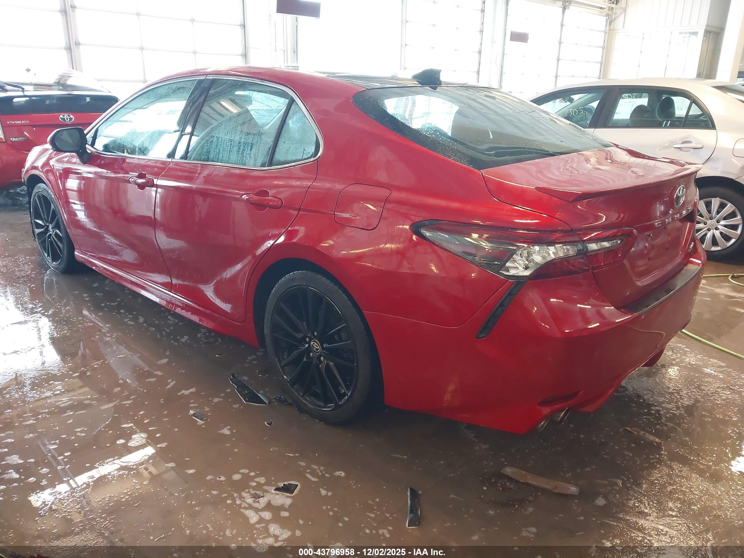TOYOTA CAMRY image 3