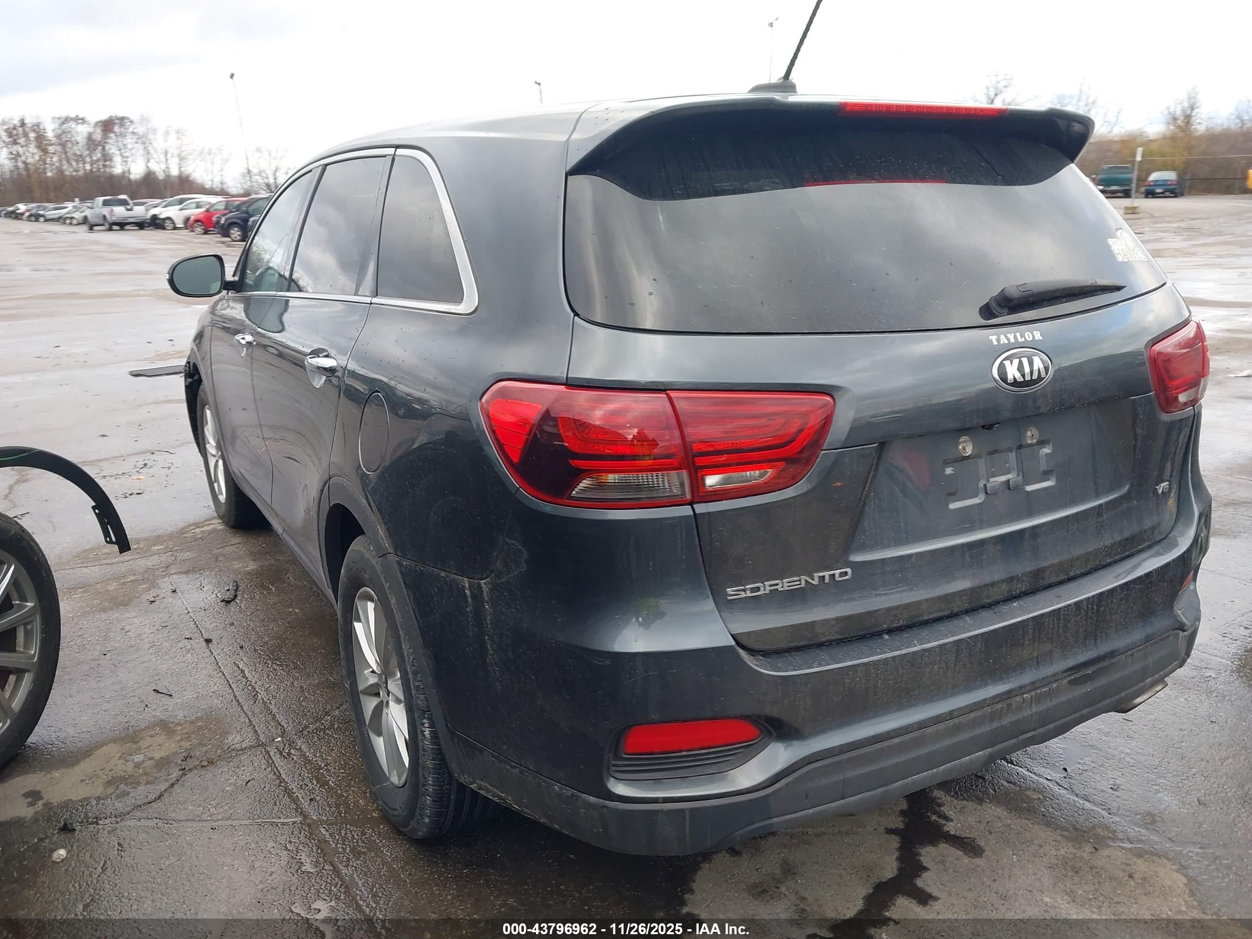 KIA SORENTO image 3