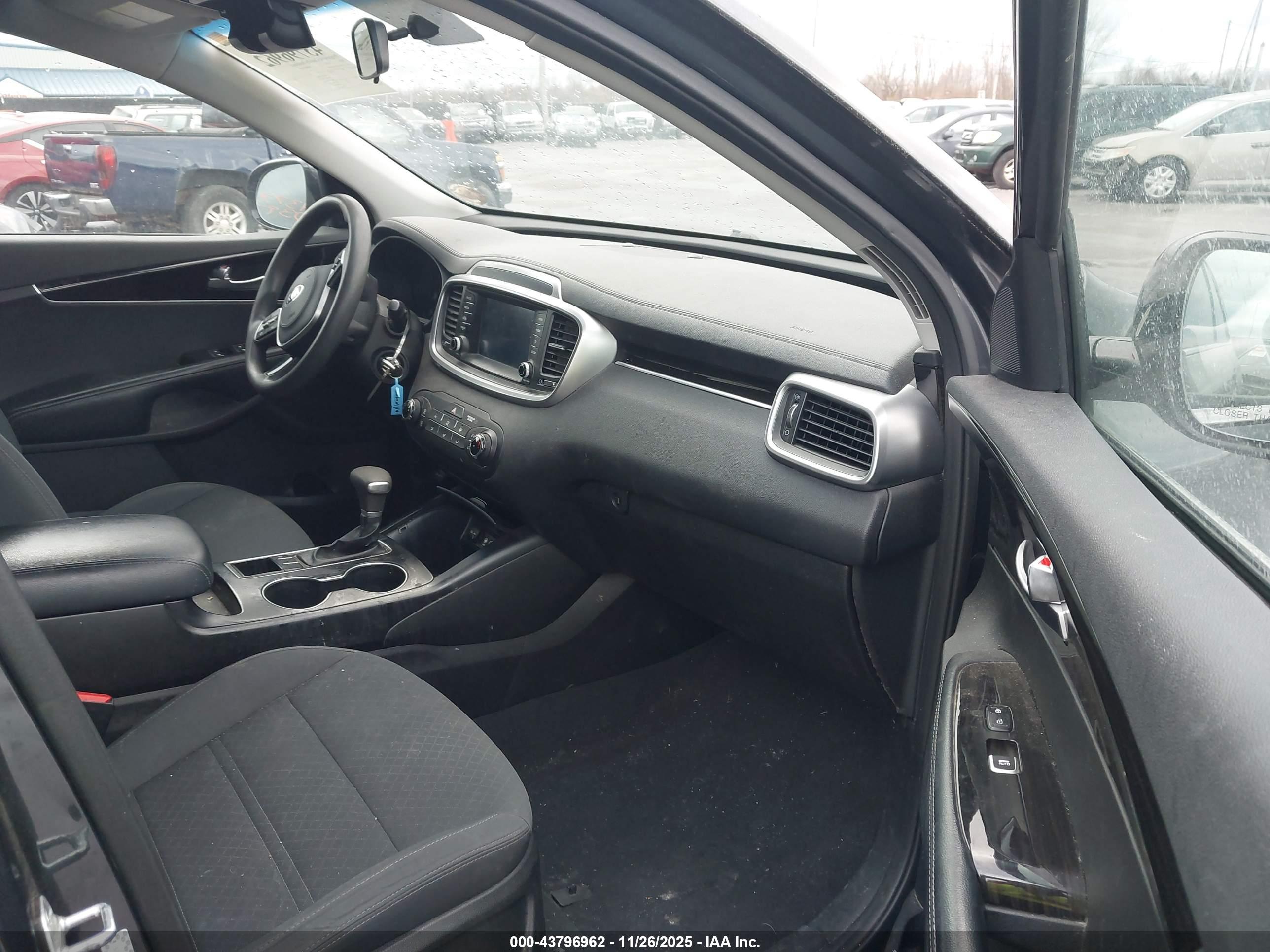 KIA SORENTO image 5