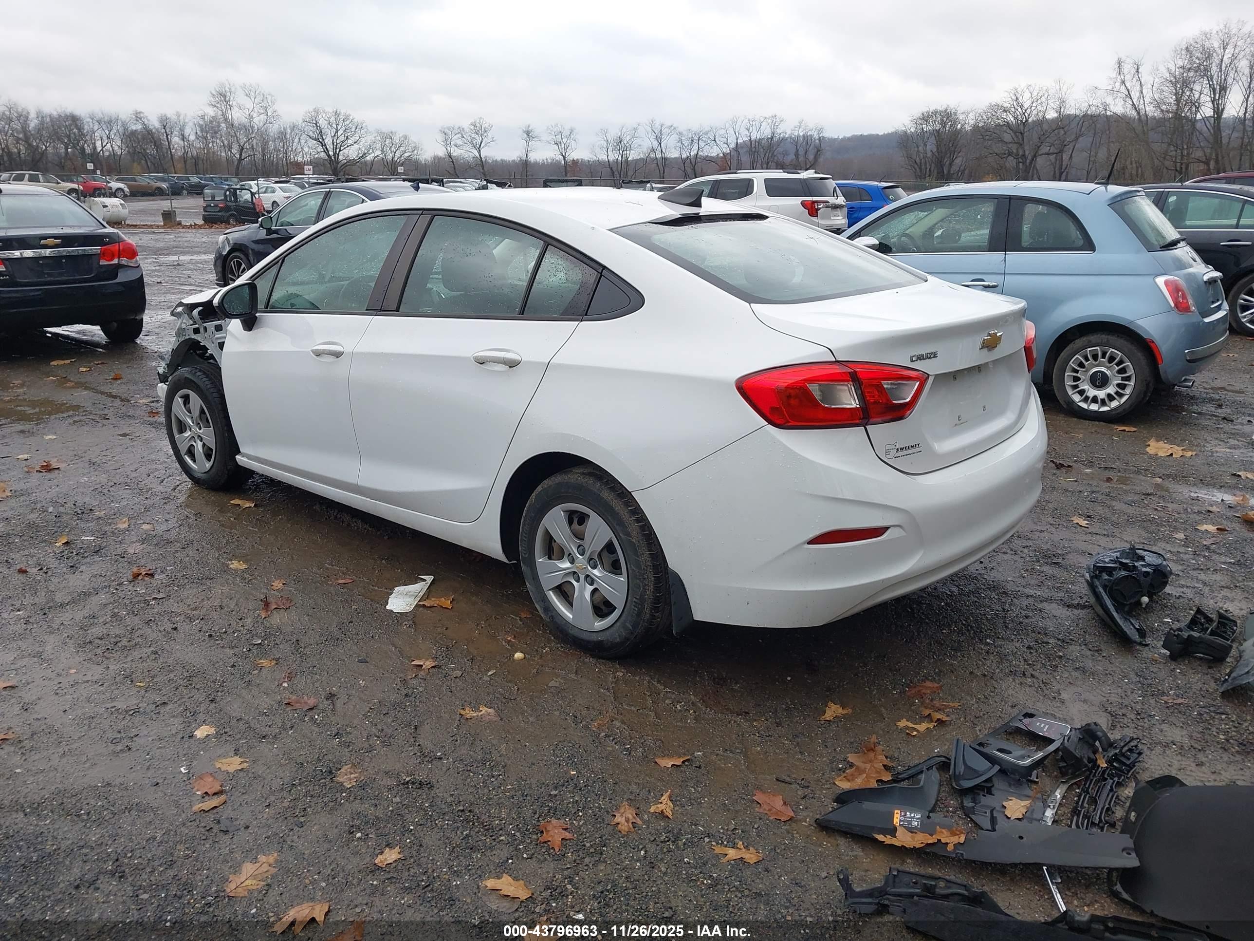 CHEVROLET CRUZE image 3