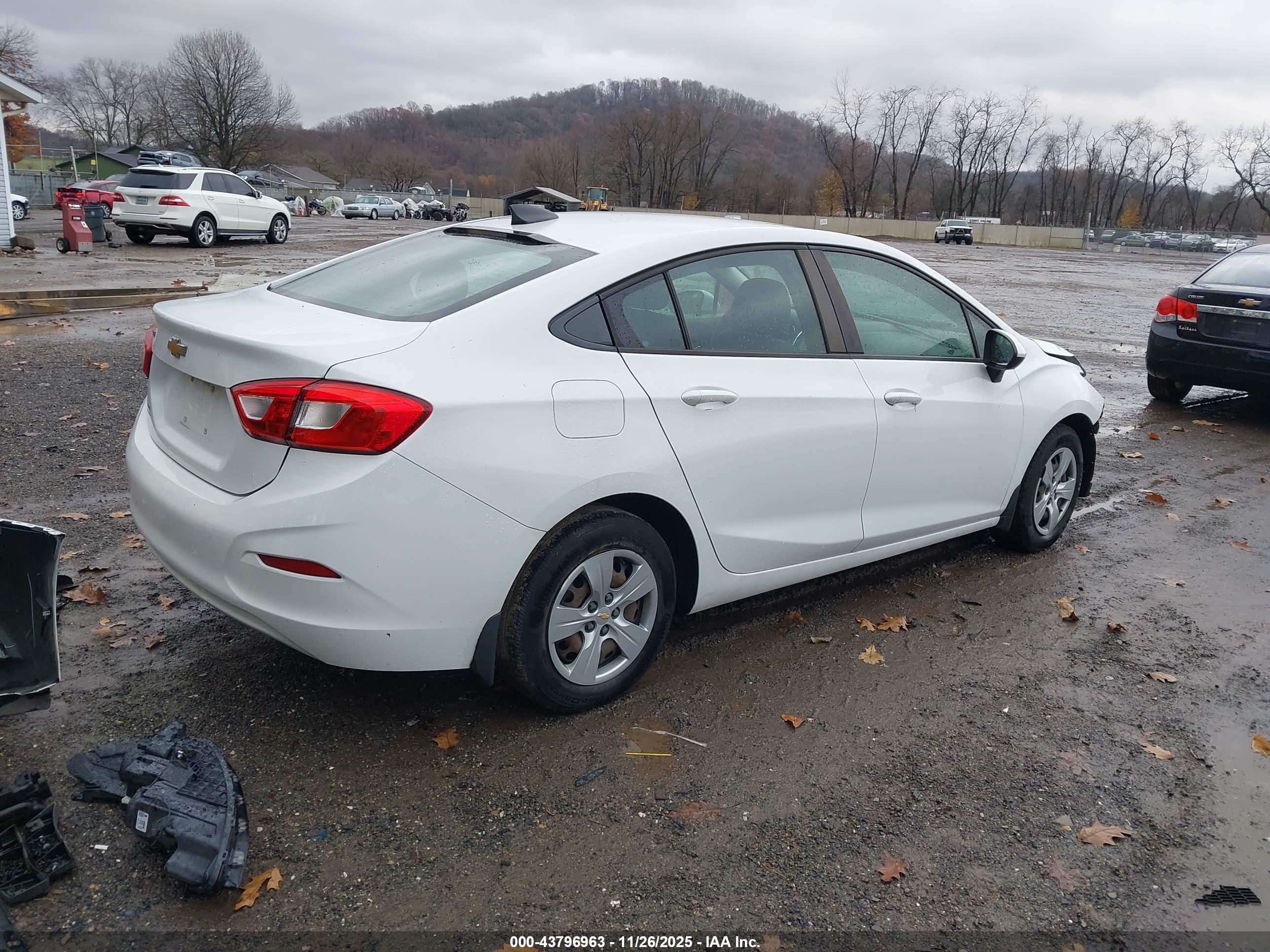 CHEVROLET CRUZE image 4