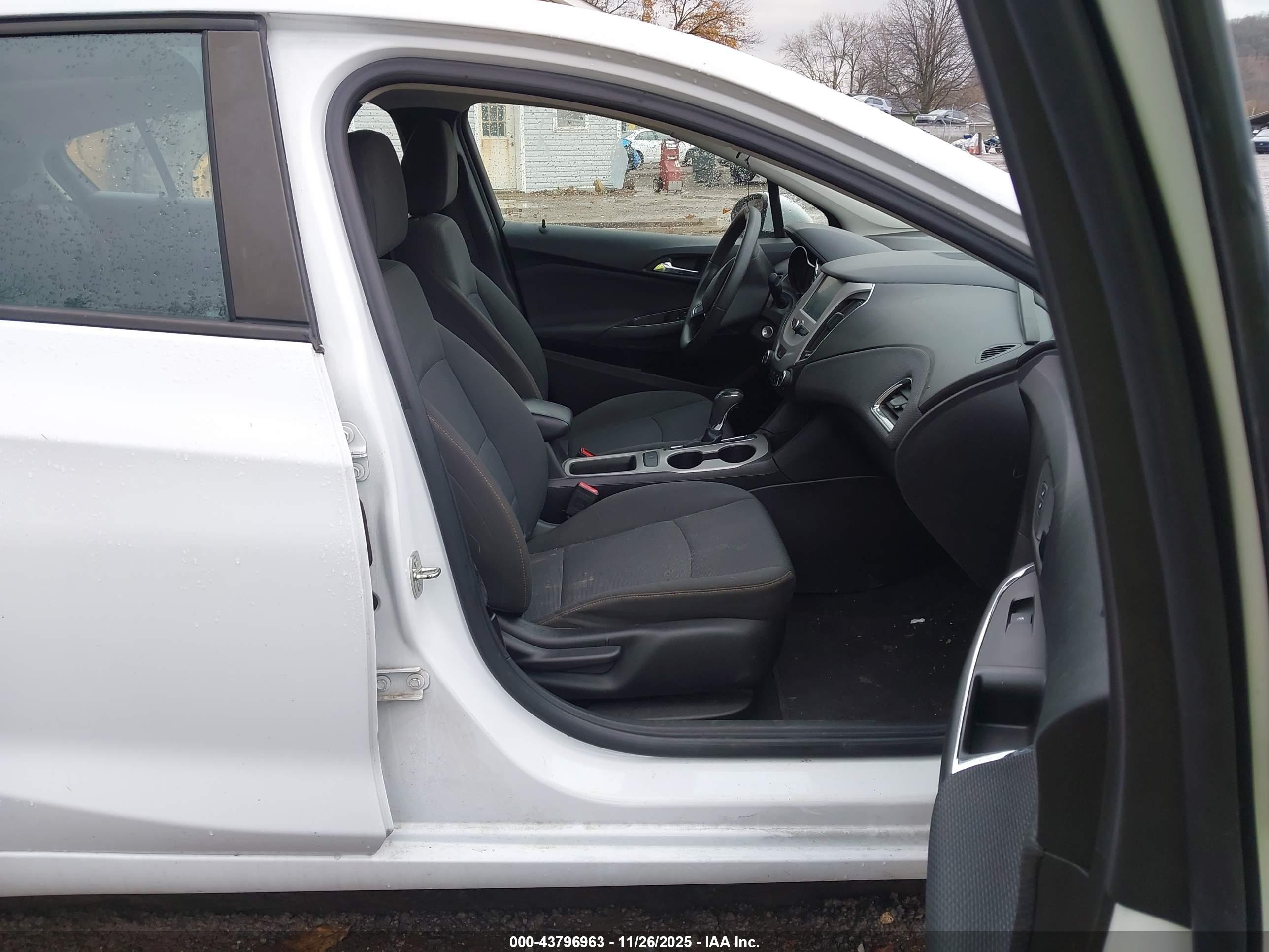 CHEVROLET CRUZE image 5