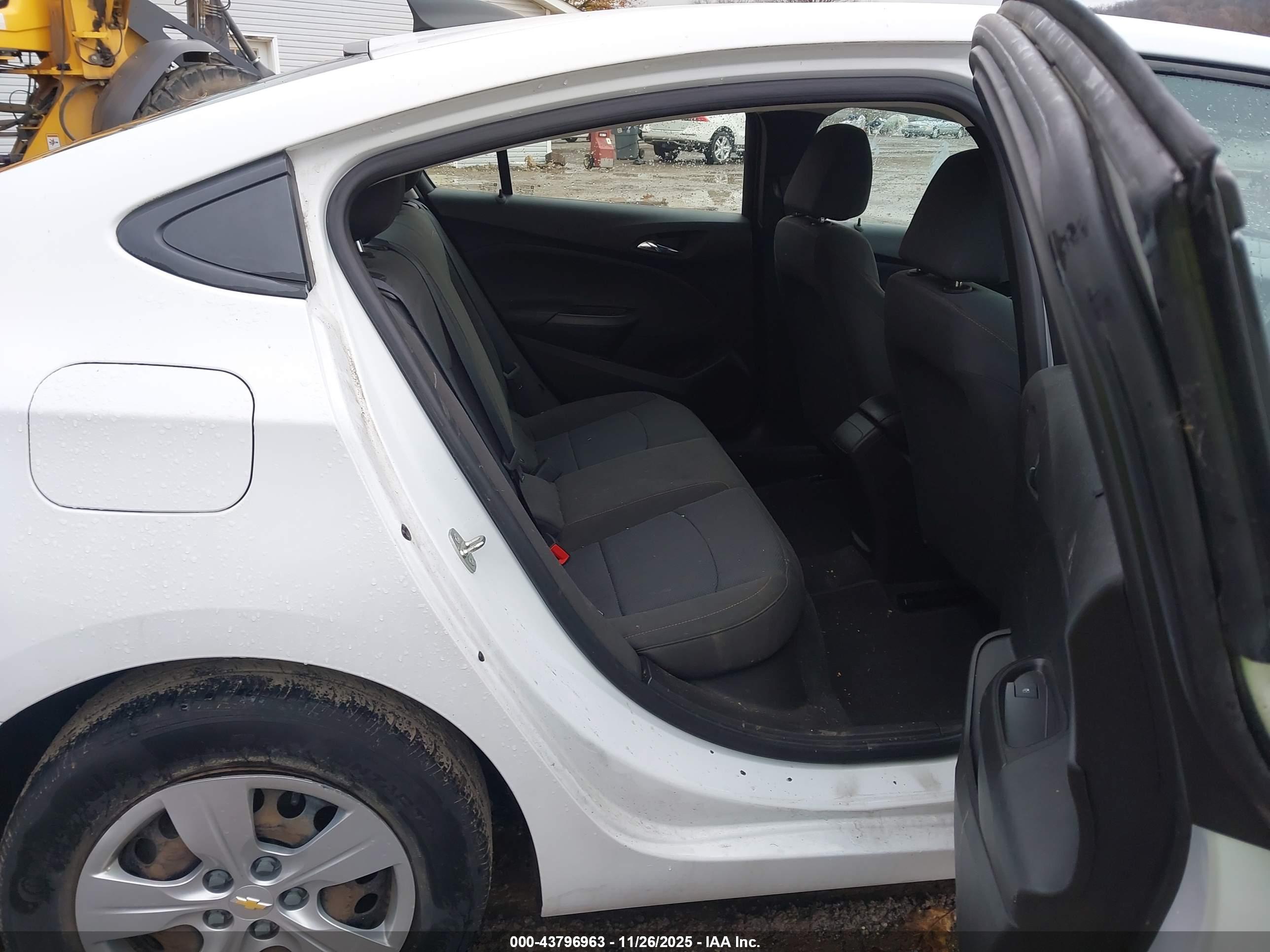 CHEVROLET CRUZE image 8