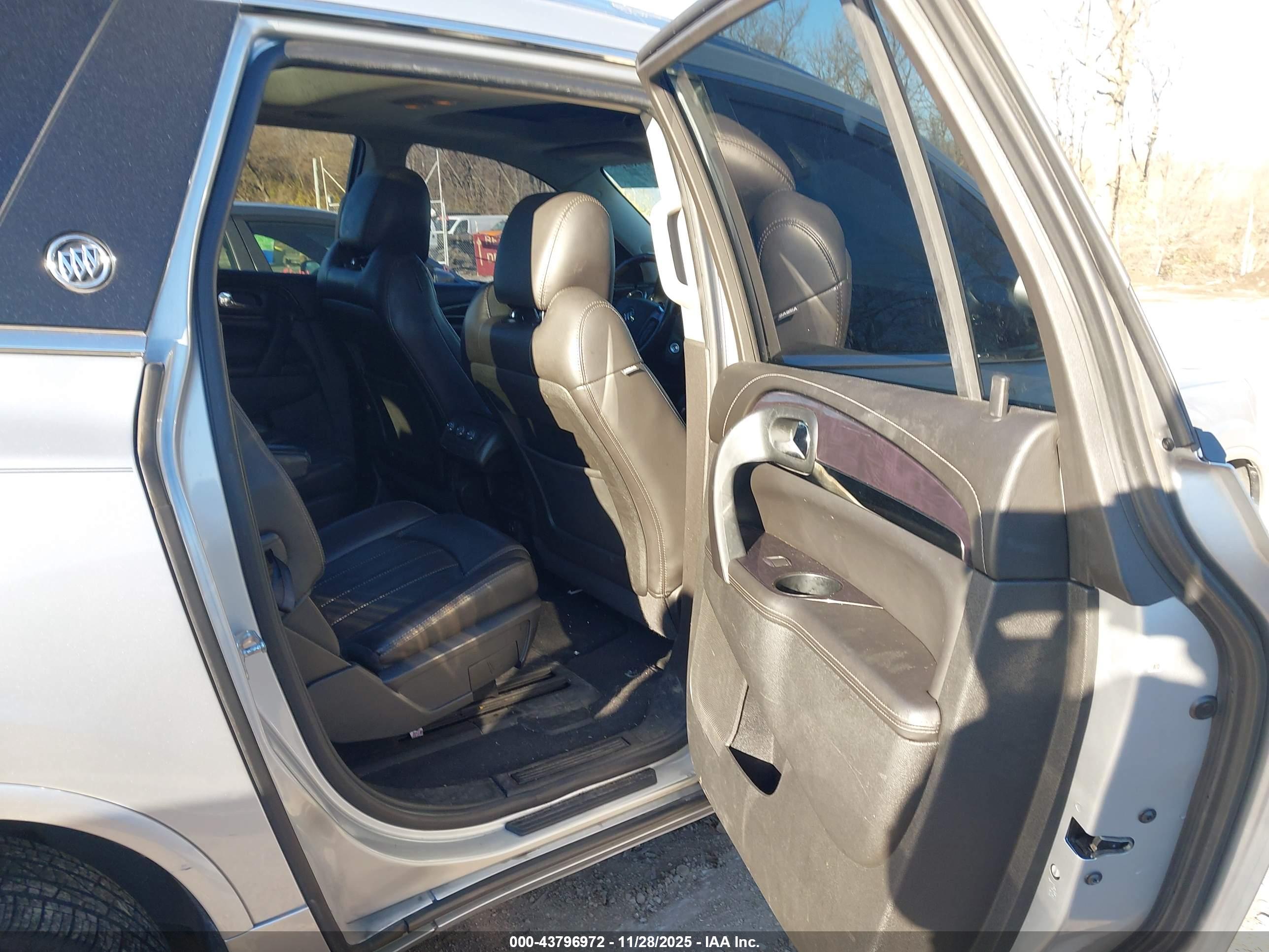 BUICK ENCLAVE image 8