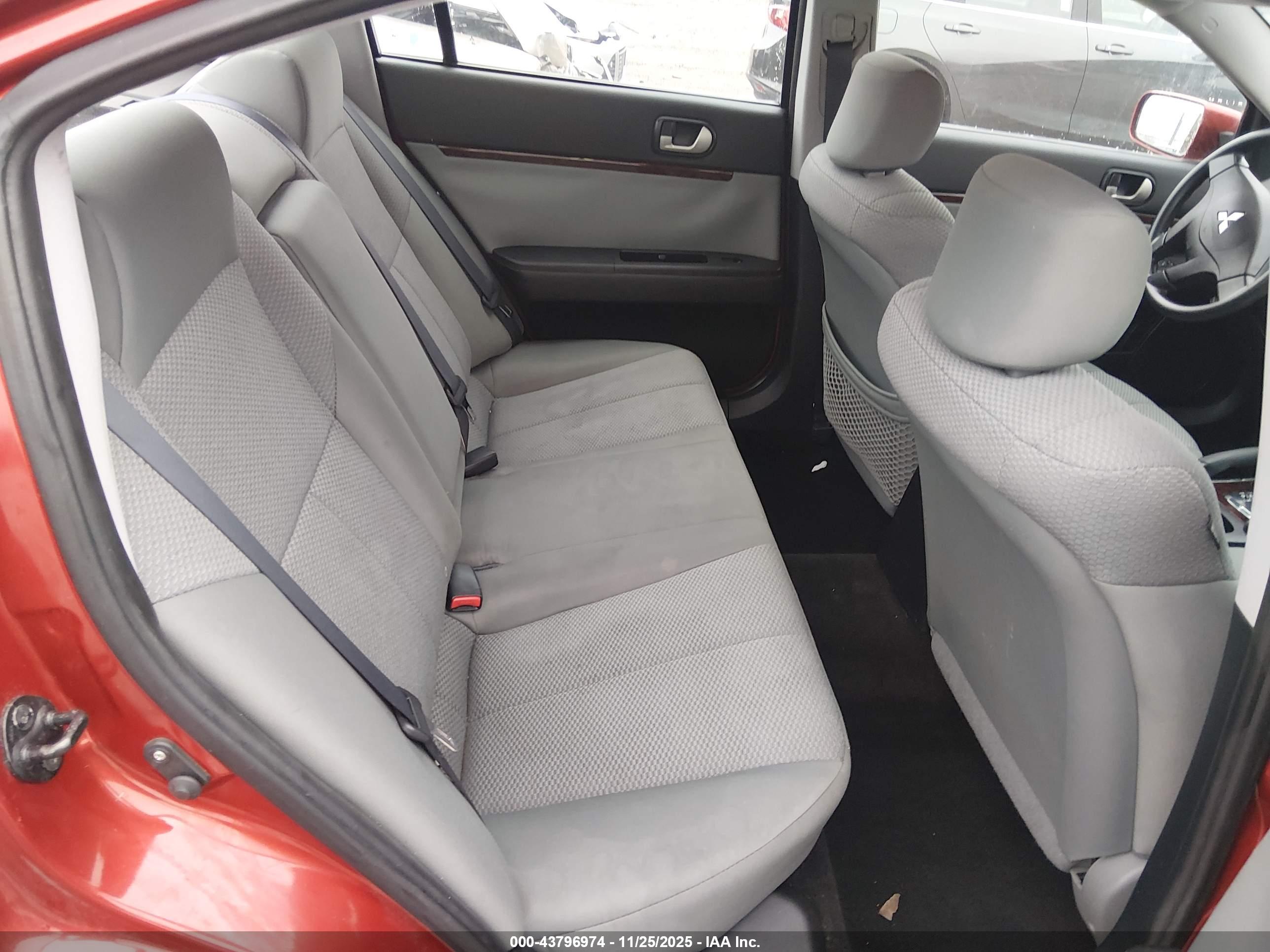 MITSUBISHI GALANT image 8