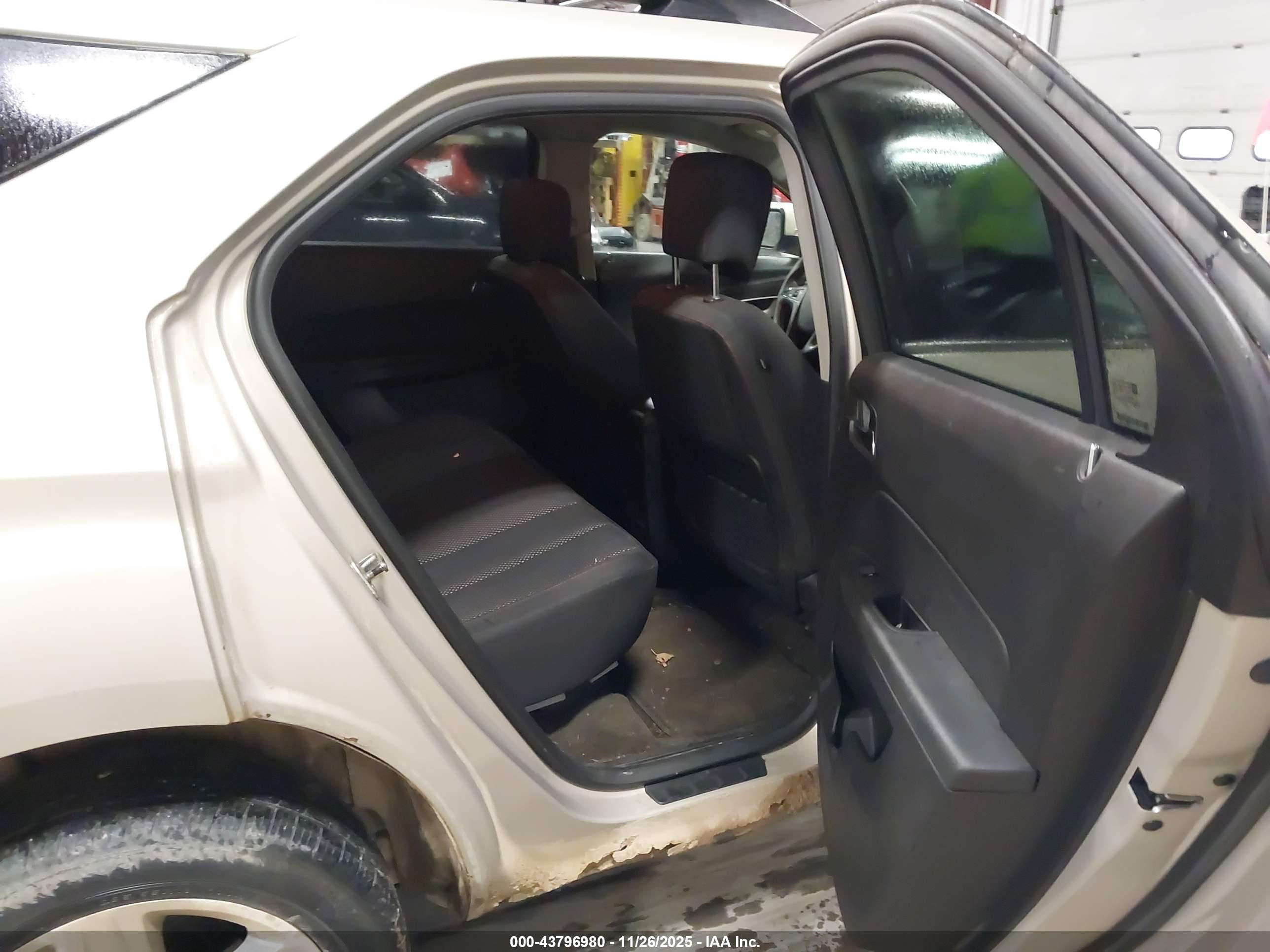 CHEVROLET EQUINOX image 8