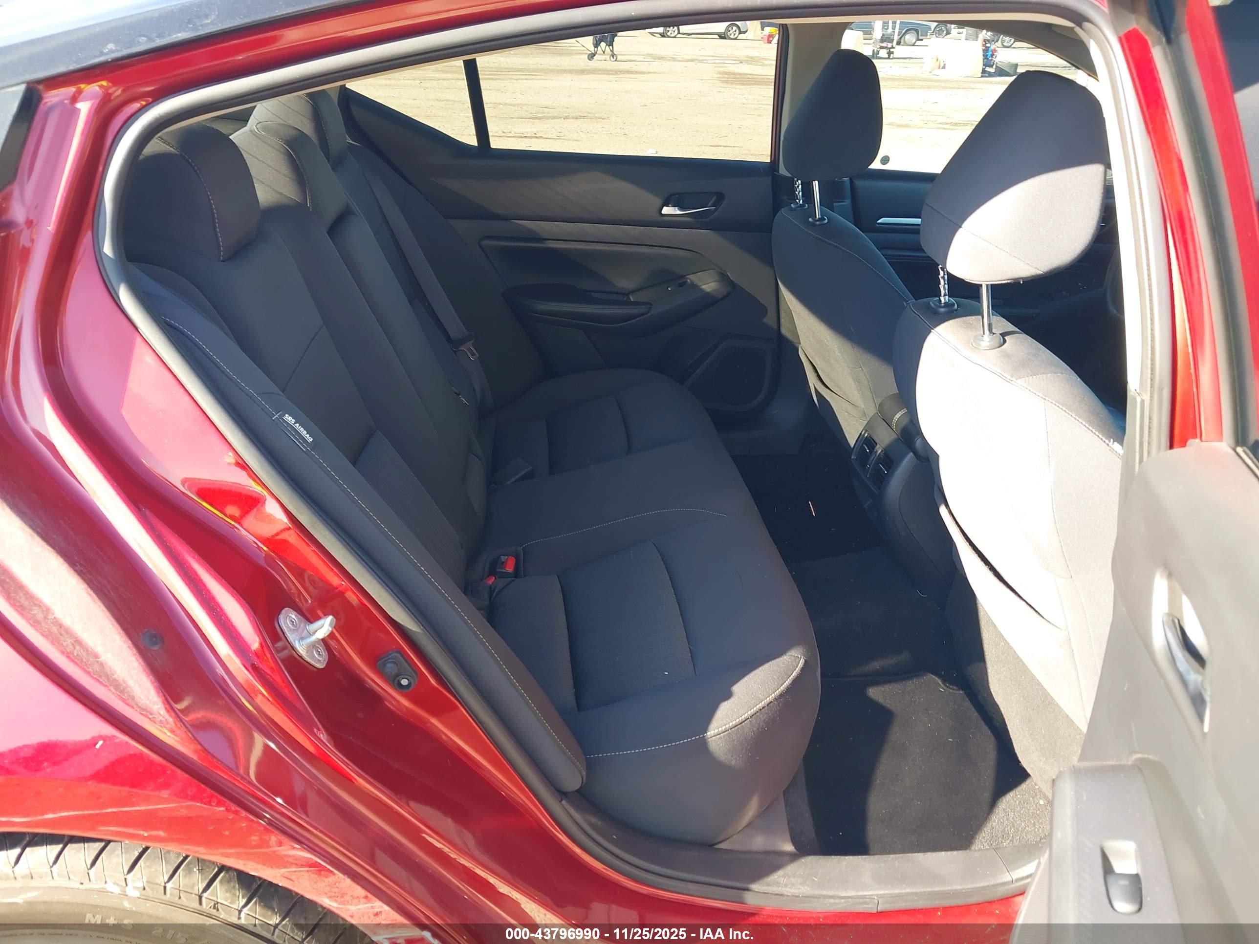 NISSAN ALTIMA image 8