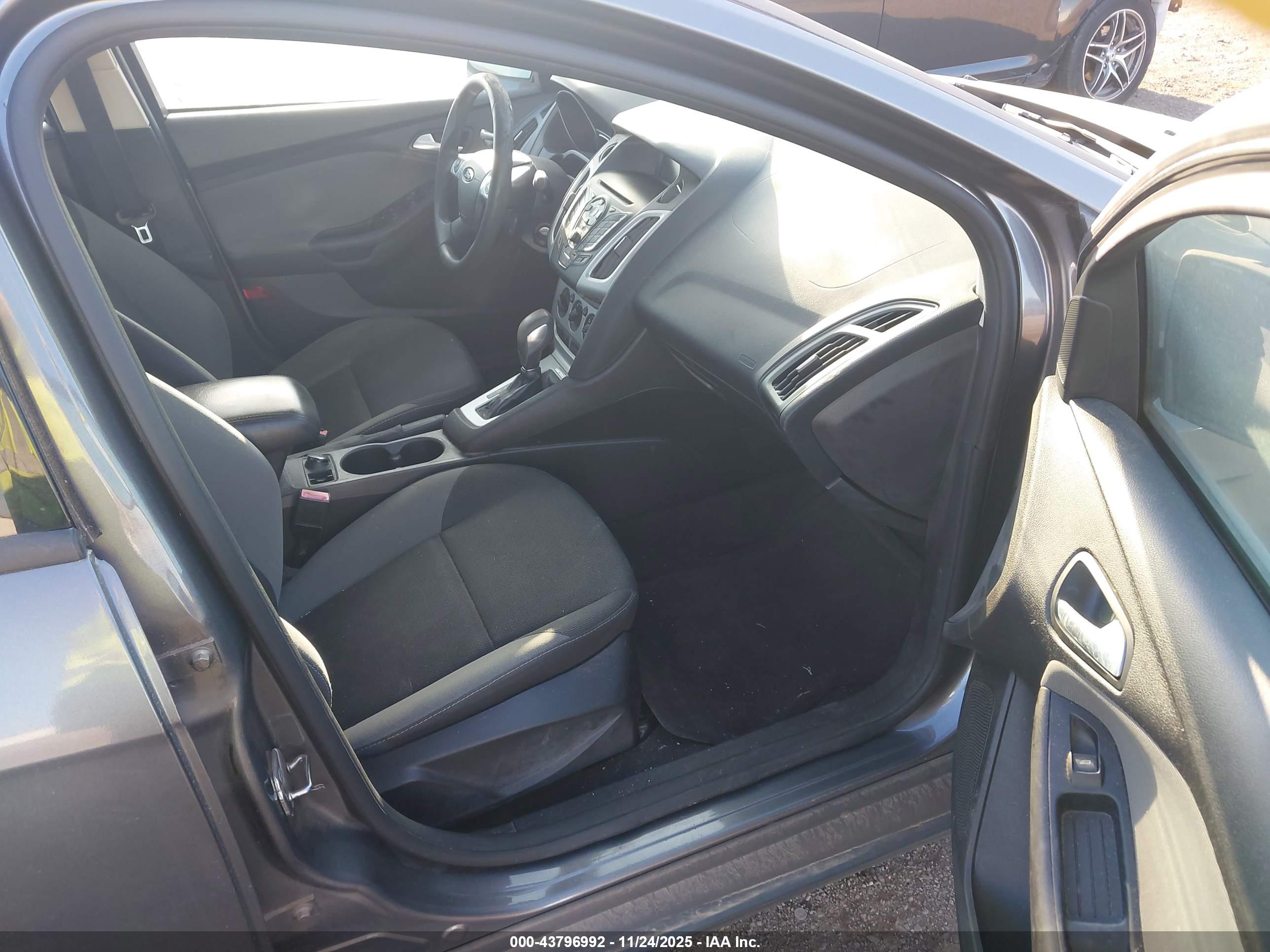 FORD FOCUS image 5