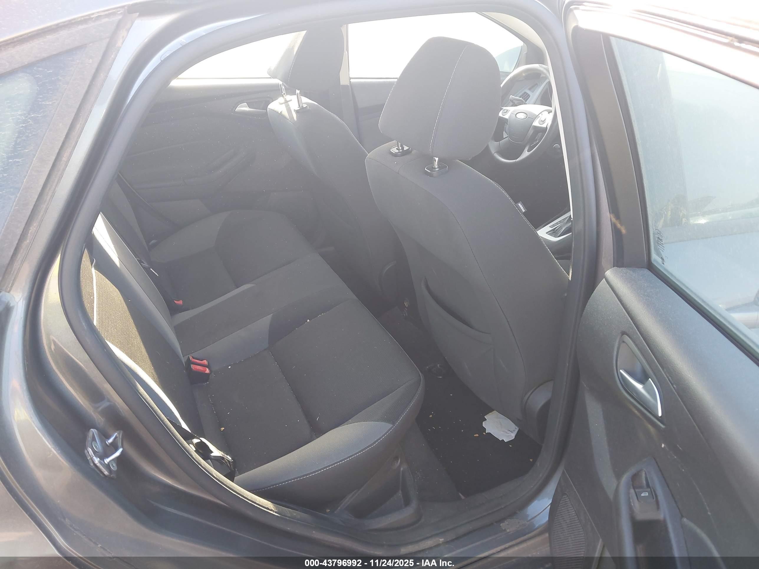 FORD FOCUS image 8