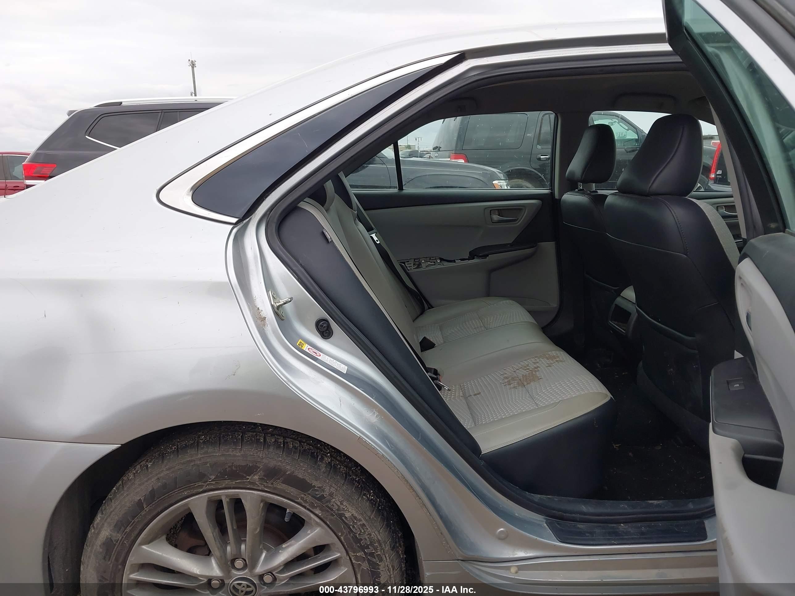 TOYOTA CAMRY image 8