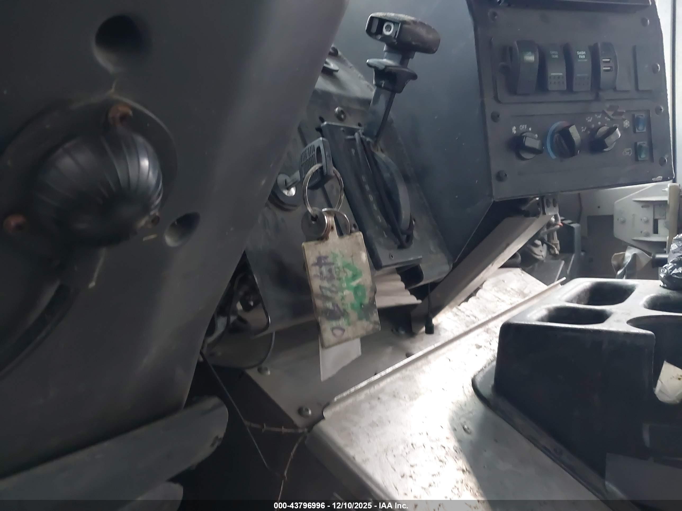 FREIGHTLINER MT45G image 11